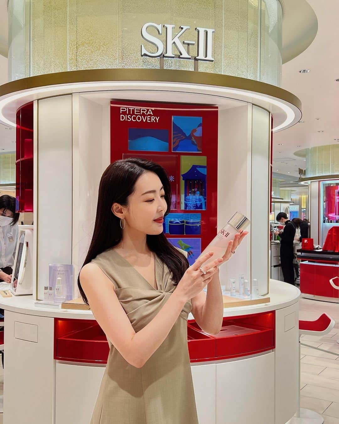 のインスタグラム：「今週は、 @skii のライブさせて頂いたり 間も無くの卒業式の準備をしたり 藤子　@fujiko0207 のお誕生日会で集まって ご飯を食べたりしました(^^) @george828 ちゃん書籍おめでとう㊗️ . 今日はちと、疲れていて小学生の日記みたいだ😂😂😂 . おやすみ😴なさい！ また明日ね！」