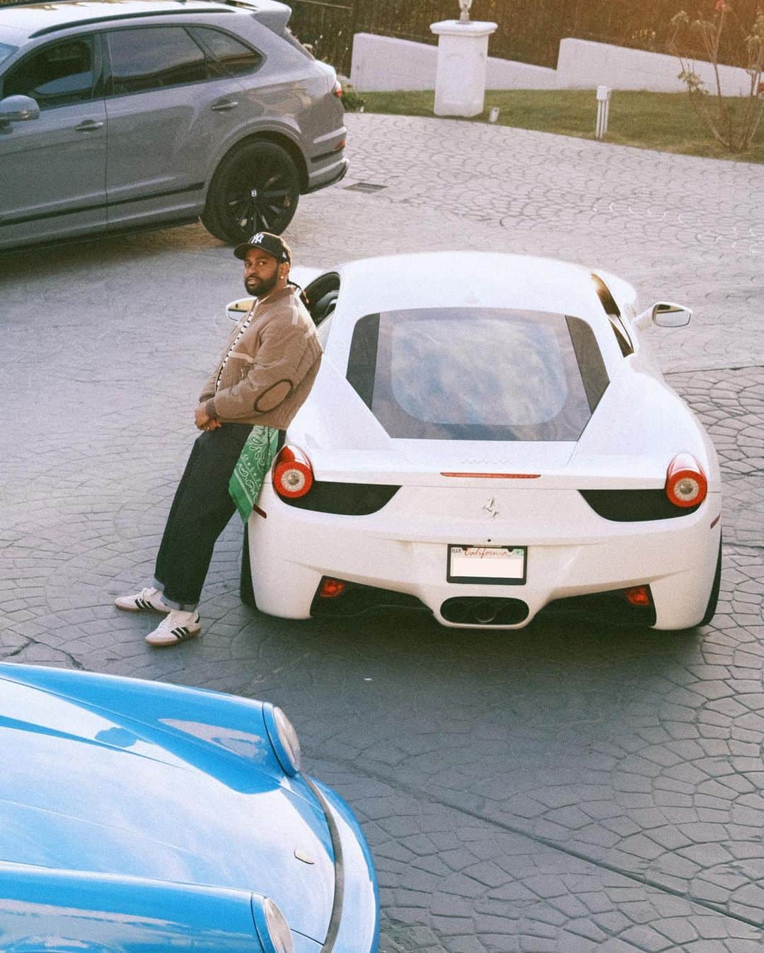 ビッグ・ショーンのインスタグラム：「My dawgs @larryjunetfm n @alanthechemist ft. Me song +video “PALISADES, CA”. Sh*t make me wanna count some money n take my vitamins, healthy! GOOD JOB LARRY🍊🔥🌍」
