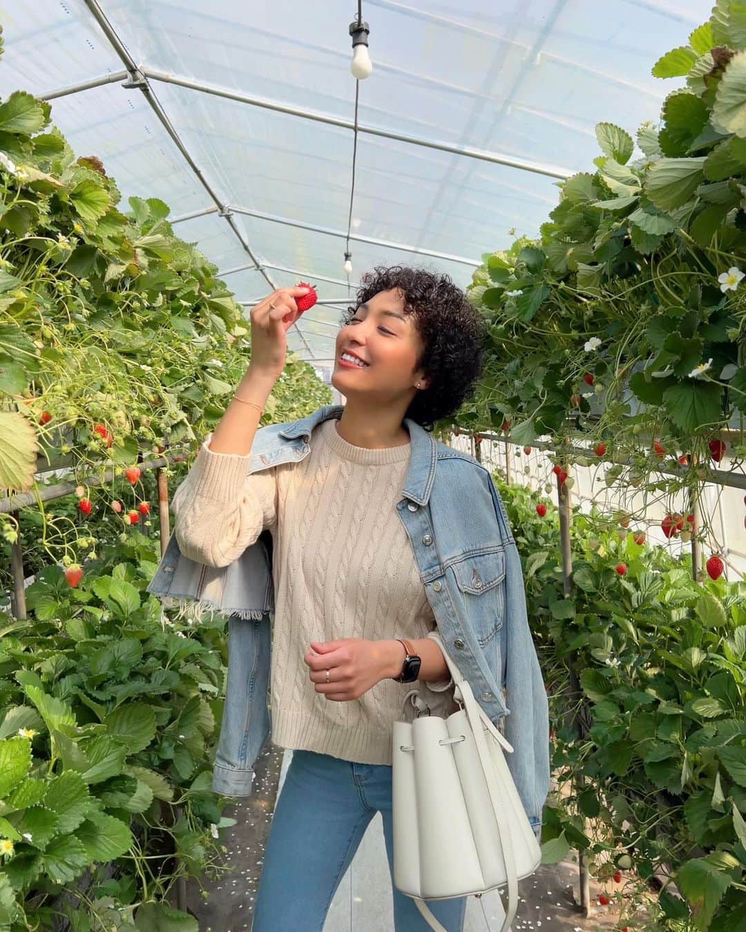 GENAのインスタグラム：「いちご狩り〜！甘くておいしかった🤤🍓」