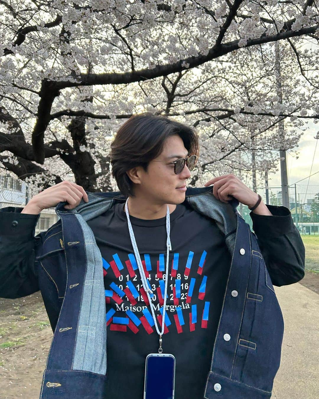 保田賢也さんのインスタグラム写真 - (保田賢也Instagram)「. SAKURA🌸🚶‍♂️🚶🚶‍♂️  最近は早寝早起き、朝活、散歩 生活のリズムがいいと調子も⭕️  #桜 #最近甘党 #来週誕生日 #水曜日多いと思う @h.takizawa_official 🔥🎂」3月22日 17時46分 - kenya_yasuda_