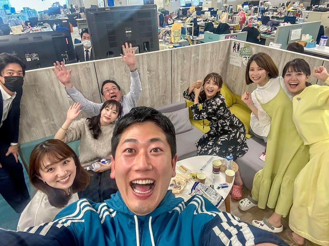 酒主義久さんのインスタグラム写真 - (酒主義久Instagram)「侍ジャパンの皆さん🇯🇵 優勝おめでとうございます！！  アナウンサーを志したきっかけの一つが第1回WBCの優勝⚾️ 実際にアナウンサーになって、アナウンサーの仲間と見るWBCは格別に楽しかった！  日米共に、すぐシーズンが始まります。 選手、スタッフの皆さん、今シーズンの活躍も全力応援します！頑張ってください！！  #フジテレビ #アナウンサー #wbc #侍ジャパン #優勝 #世界一 #三宅正治 #西岡孝洋 #立本信吾 #松村未央 #鈴木唯 #井上清華 #藤本万梨乃 #林佑香 #酒主義久」3月22日 18時05分 - yoshihisa_sakanushi