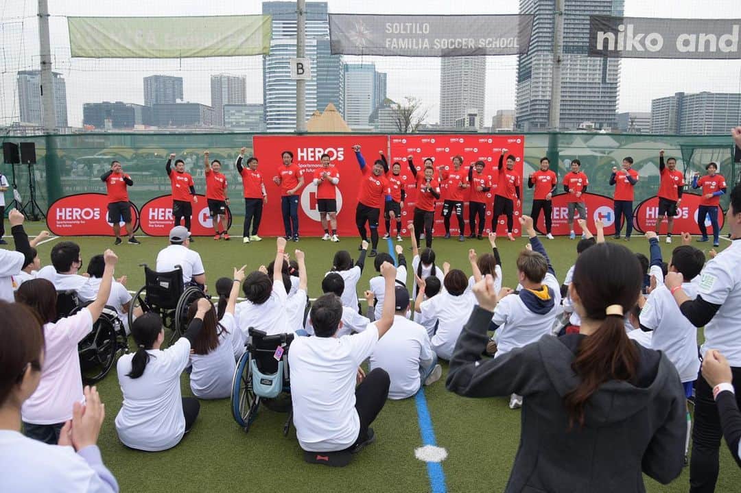 畠山健介さんのインスタグラム写真 - (畠山健介Instagram)「日本を良くするHERO（子供達）と サッカー界のレジェンド＆ラグビー界の仲間達＆多くのアスリート集団。そして、音楽！！！  日本財団さん主催のHEROsイベントに参加。  ヒーローは家にいちゃダメ。 日本を良くする為に勇気を持って外に出て、日本を社会を良くしてくれ！！！  #子供達 #HERO #HEROs #日本財団 #HEROsDREAM #サッカー #soccer #スポーツ #Sports #アスリート #athlete #音楽 #Music #ラグビー #rugby」3月22日 18時06分 - hatake03
