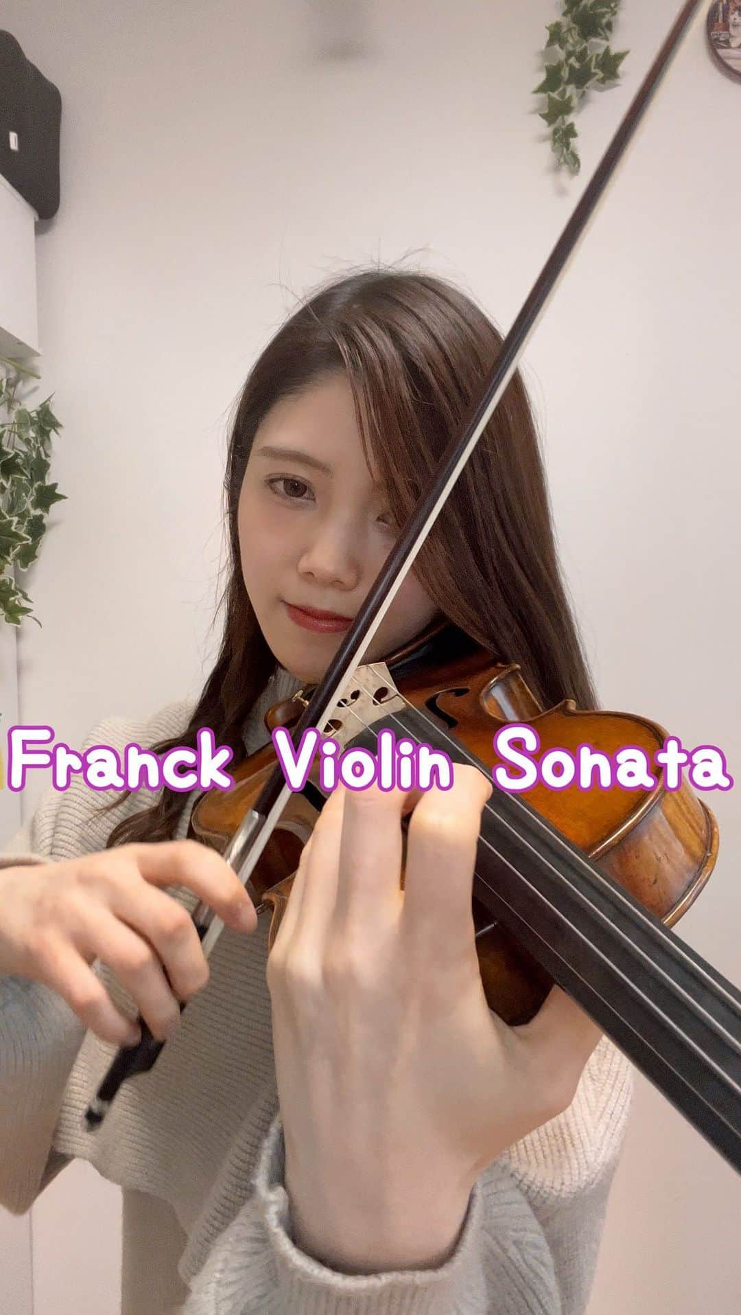 高木凜々子のインスタグラム：「#100daysofpractice (61) Franck Violin Sonata 4th mov.  結婚式でもよく演奏されるこの曲✨ 本来であればピアノとの追いかけっこをする場所です🎻🎹  さあリサイタルまであと4日！！🔥  #violin #music #recital #japan」