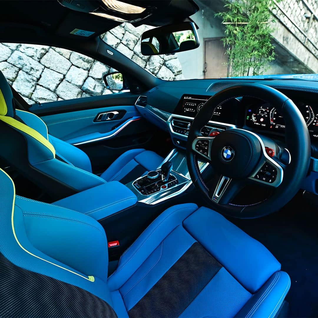 BMW Japanさんのインスタグラム写真 - (BMW JapanInstagram)「THE M3 鮮やかな美しいブルーカラー。  青と黒の配色バランスが絶妙と語ったのは、現代アーティスト #小泉遼 さん。 スポーティーかつラグジュアリーをもたらす、BMW M3 Competiton M xDrive（Individual Blue）の魅力とは。  インタビュー記事は @bmwjapan アカウントトップのURLからチェック。  #FREUDEforever #先駆者が見た景色 #BMW #駆けぬける歓び #BMWJapan #BMWM3」3月22日 18時15分 - bmwjapan