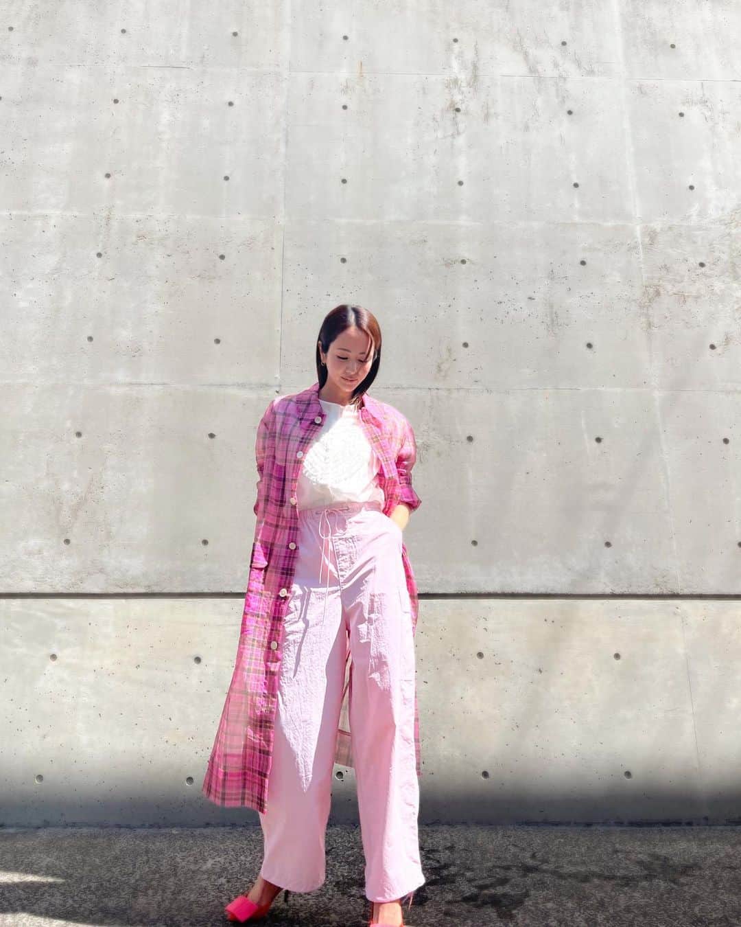 井上晃子さんのインスタグラム写真 - (井上晃子Instagram)「pink mood🌸🌸🌸  tulle heart blouse/white 3/24(fri) 21:00-new release #akiki#madeinjapan」3月22日 18時21分 - akiki_2015