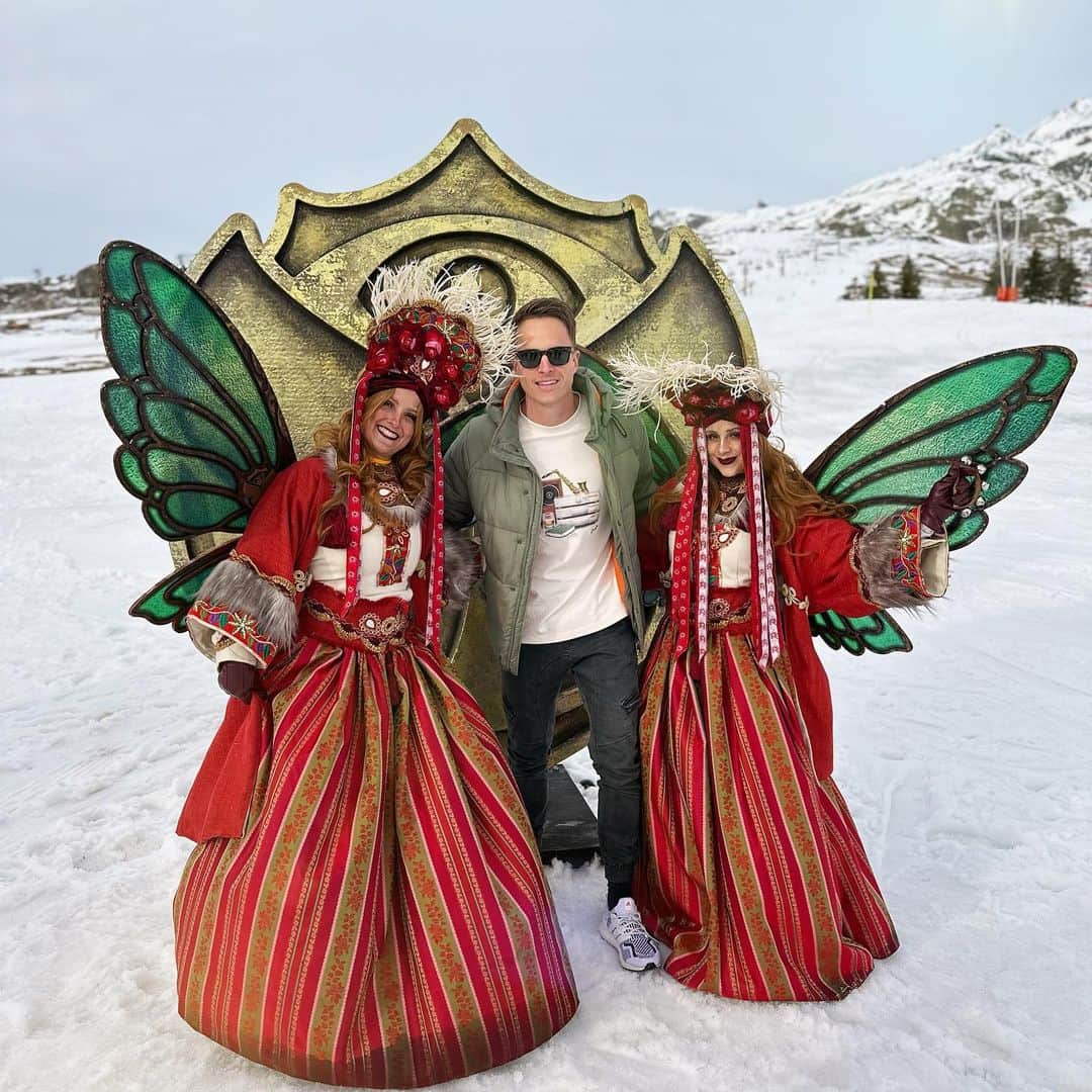 Dannicのインスタグラム：「First time @tomorrowlandwinter and it was insane! Here are some slides for you to check out 😍 See you this summer at @tomorrowland 👌🏻🎆🦋」