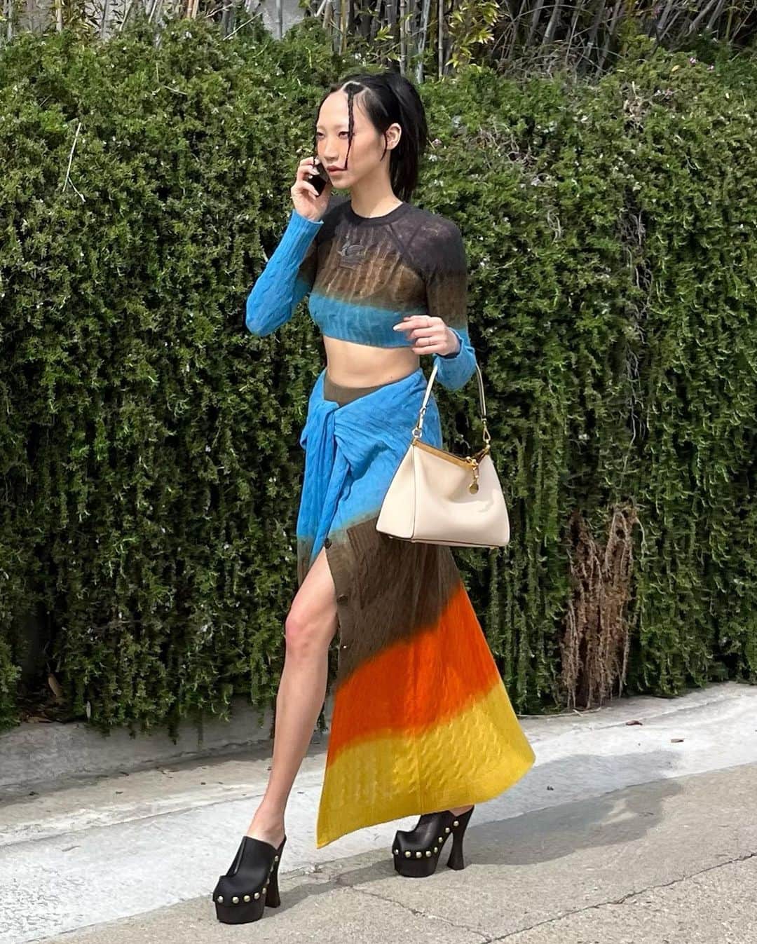 のインスタグラム：「🐎 ℘ꫀׁׅܻᧁׁɑׁׅ֮꯱ׁׅ֒ᨵׁׅ ｏᑎ 𝕋ｈ𝔼 ģⓞ 🐎 @etro @marcodivincenzo #EtroVelaBag」