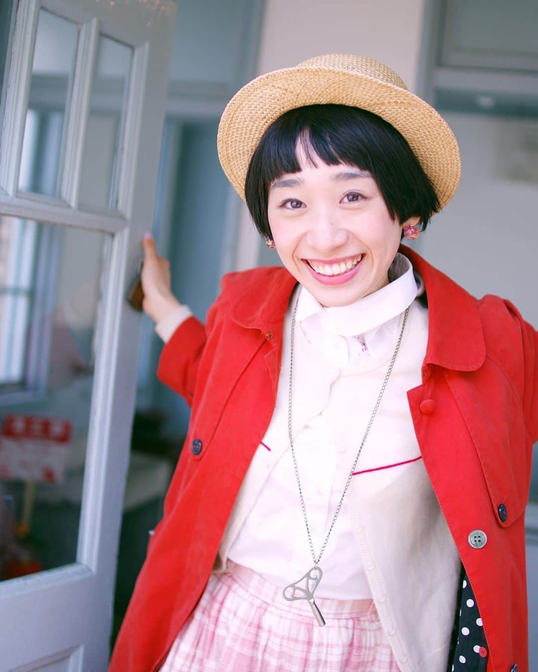 椎名琴音のインスタグラム：「人は鏡🪞  というけれど本当かな？ でも相手に態度を変えて欲しかったり 考えを変えて欲しいなら まず自分が変わらなきゃ！ とは思います。  その人とうまく話したかったら 意固地にならず なんとか気持ちを落ち着かせて 自分がより良くなるように 努力してる… つもりです🥲  それでもダメな場合も ありますけどねー 譲れないことって それも大事な個性だし 自分らしくいたい。  人と人とつながりについて 考える数日でした❤️‍🩹」