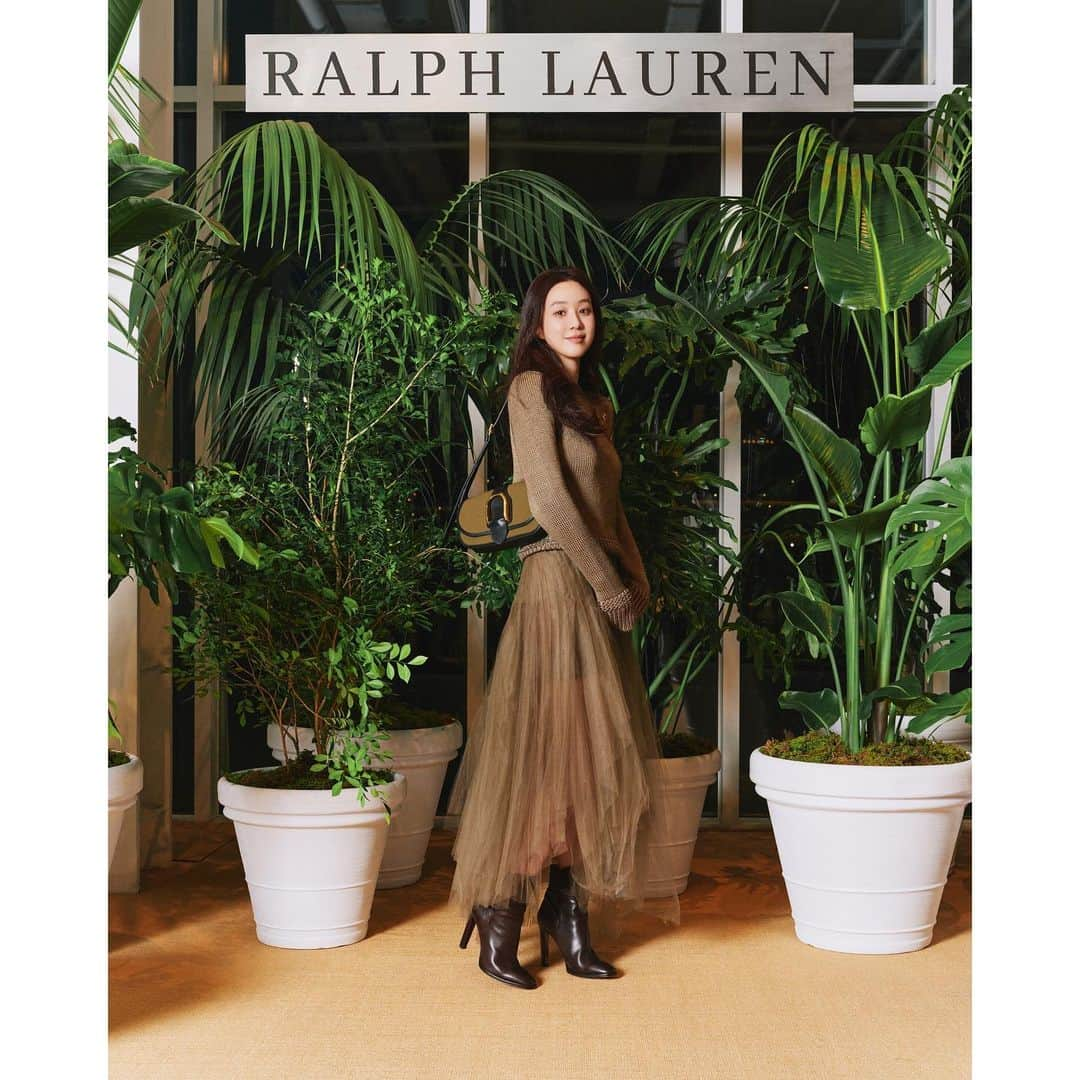 チョン・リョウォンのインスタグラム：「timeless- . @ralphlauren  #RLSP23 #RLCaliforniaDreaming #RalphLauren #RLCollection #RLPurpleLabel」