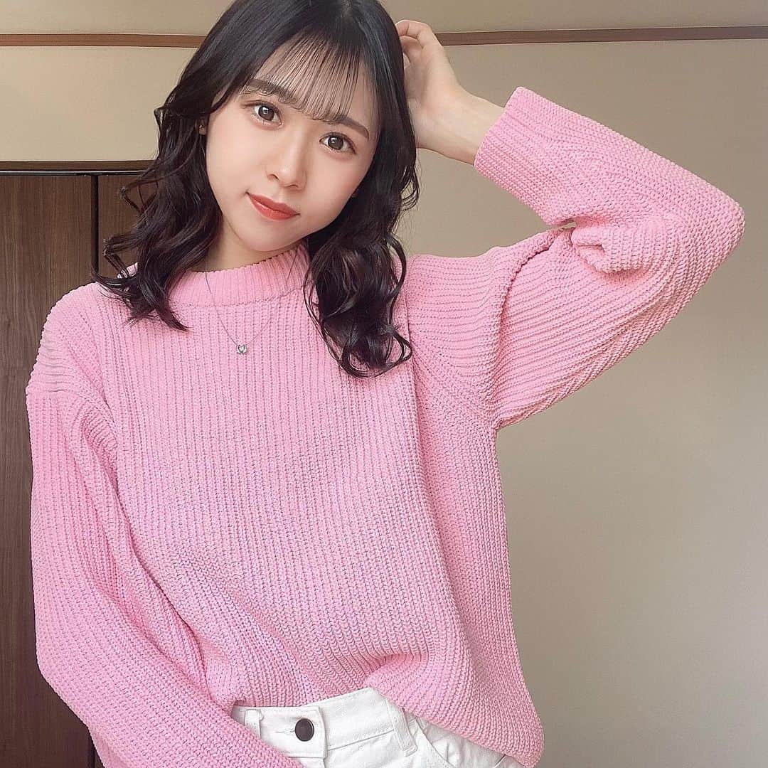 高橋美海のインスタグラム：「⁡ ⁡ ⁡ ⁡ ⁡ ⁡ 桜見れたかな？🌸 今日はお花見日和だったね（ ˆᴗˆ ）‎🤍  ⁡ ⁡ ⁡ ⁡ ⁡ ⁡ ⁡ #instagood #instalike #spring #春 #春服 #春服コーデ #ピンクコーデ #sakura #桜 #hair #ヘアカラー #暗髪 #暗髪カラー #ミディアム #巻き髪 #x純文学少女歌劇団 #髙橋美海」