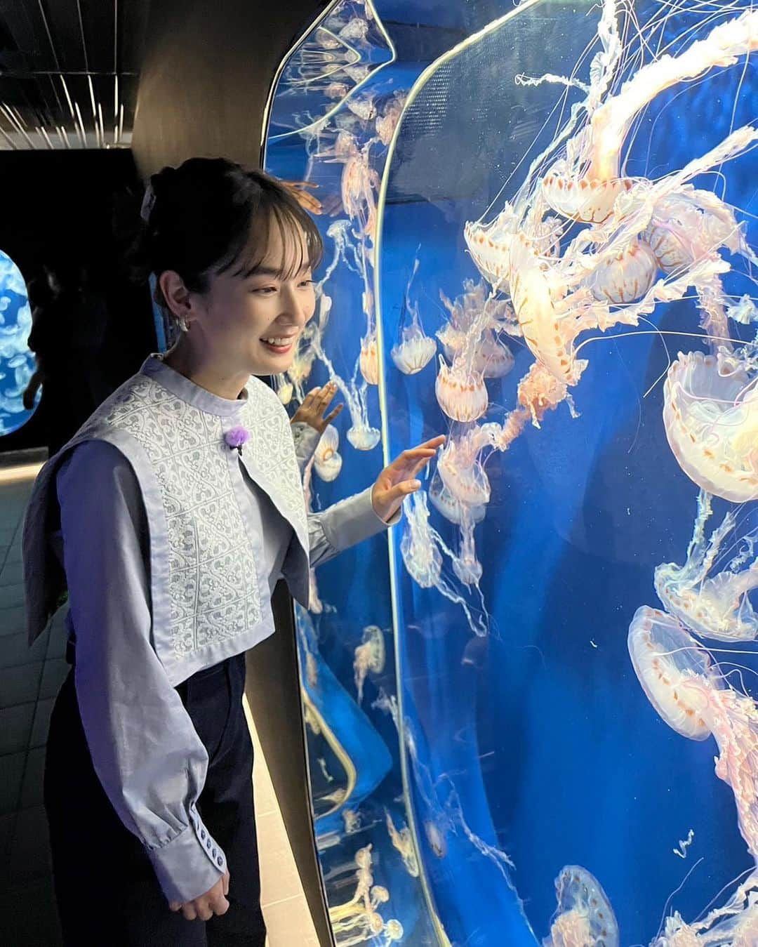 高嶋香帆のインスタグラム：「CX「INFO中！」出演情報🐟 3/25(土)14:30〜 CM枠内での放送（60秒インフォマーシャル）  今回は鴨川シーワールドの施設紹介です🫡✨ 水族館好きだから嬉しかったー！楽しかったーー！！！🐟 サービス精神旺盛なシャチも、保護活動で卵から孵った小亀達もとっても可愛かったです🫶  なかなか衝撃的な演出となっておりますので、是非ご覧下さい💁‍♀️✨」