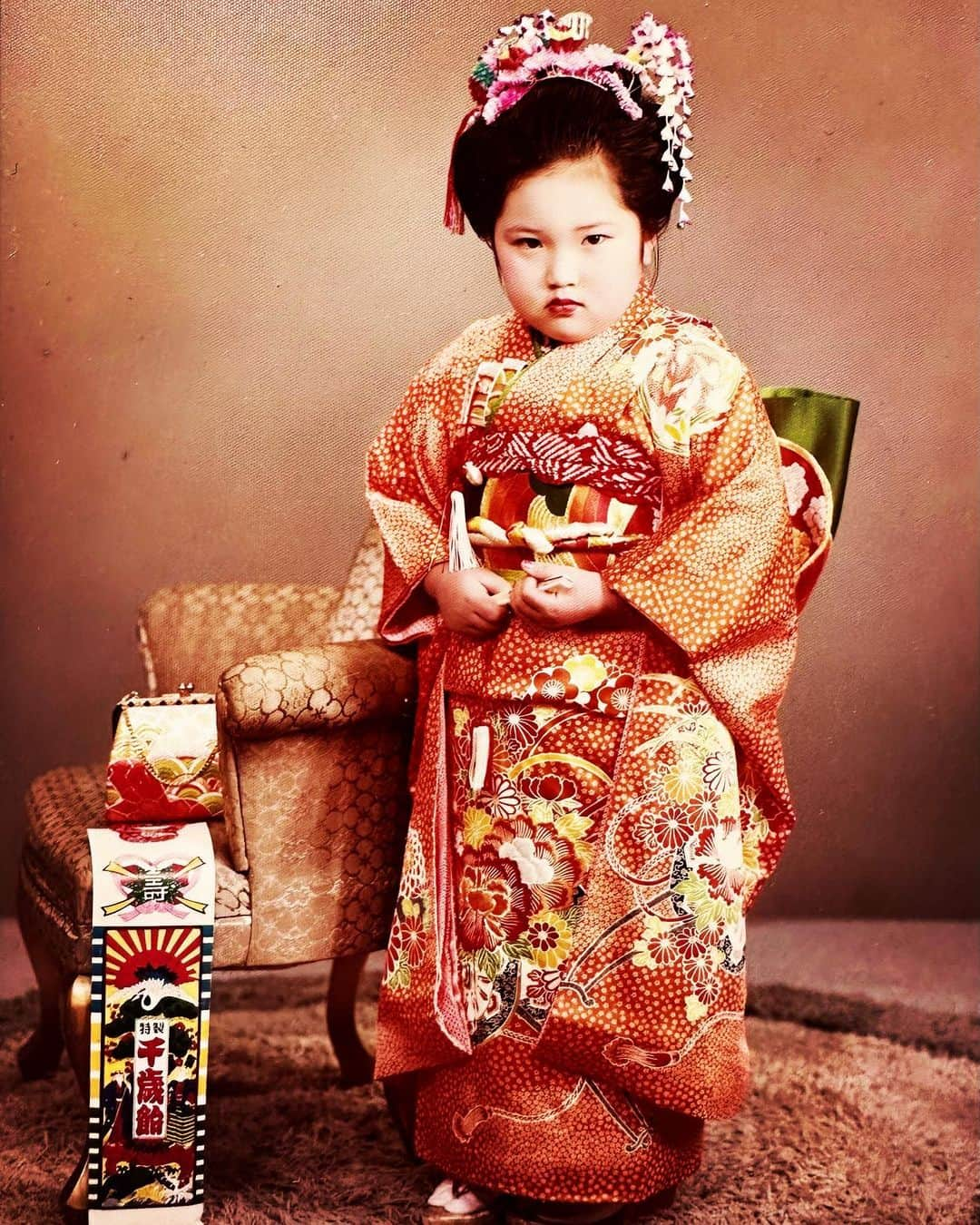 ジュン中山のインスタグラム：「I found #7yearsold of me when I came back to my hometown. I was so uncomfortable to wear #kimono . I was bad mood 😆 #chubby  #childhood 💕👘 #子供の頃から肥満児 ✨🌞」