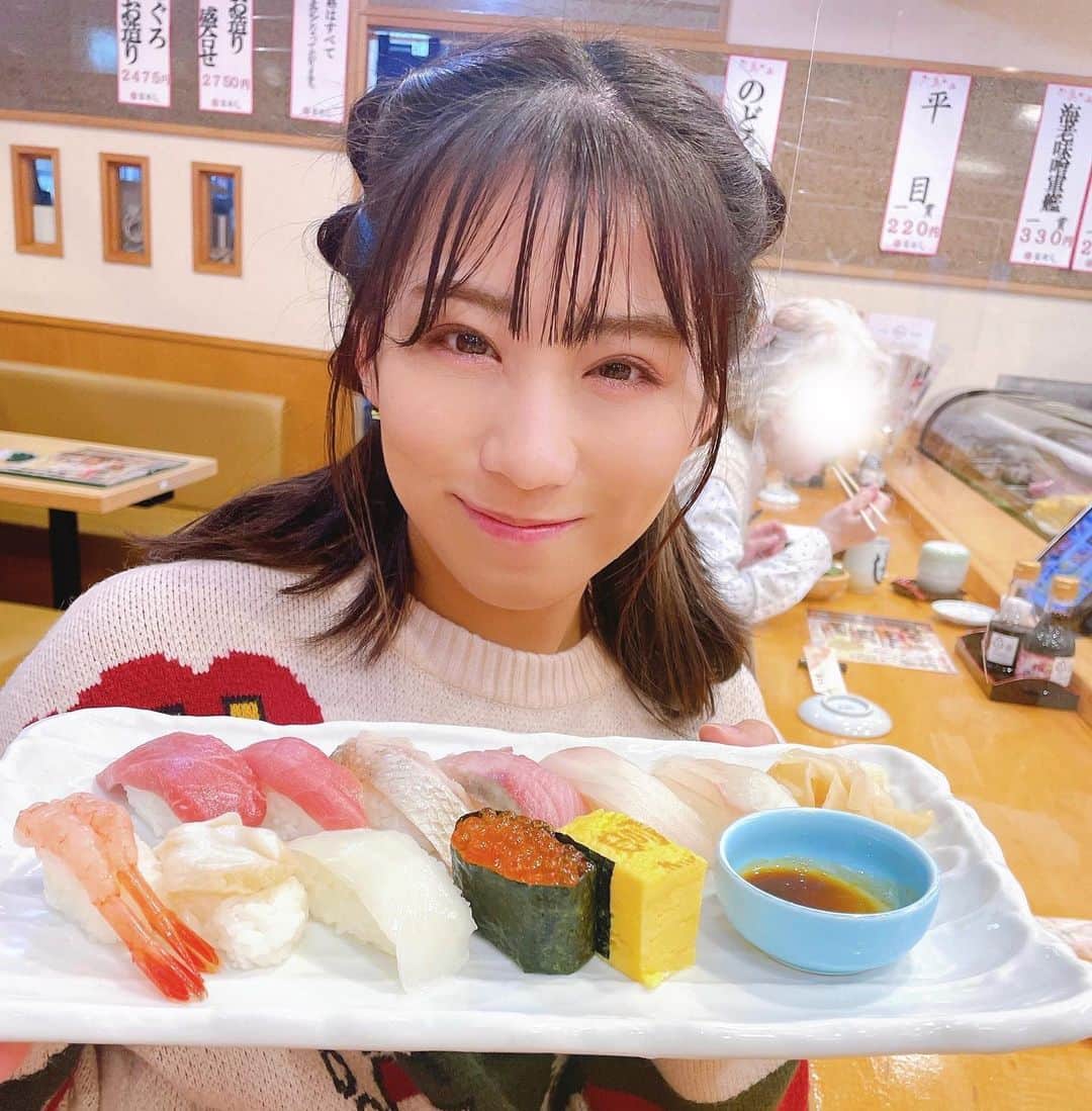 坂本遥奈さんのインスタグラム写真 - (坂本遥奈Instagram)「新潟で食べたお寿司…🍣💓 美味しかったなぁぁ🤤♪  #富寿し#新潟駅グルメ #新潟寿司#極 #TEAMSHACHI#坂本遥奈#japanese#japanesestyle #japaneseidol #idol #fyp#instagood #instafashion #instalike #japan #followme」3月22日 19時43分 - haruna_sakamoto_official
