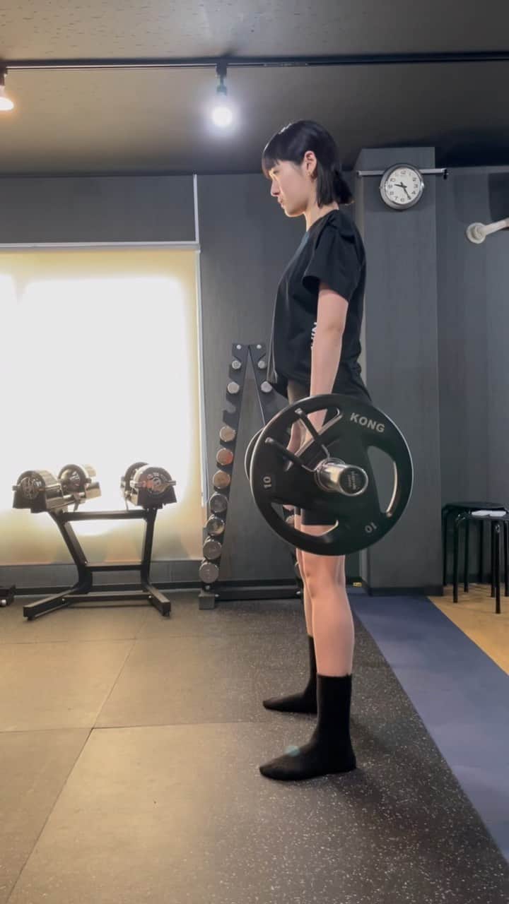 新井貴子のインスタグラム：「Strengthening and styling body🫠❤️‍🔥」