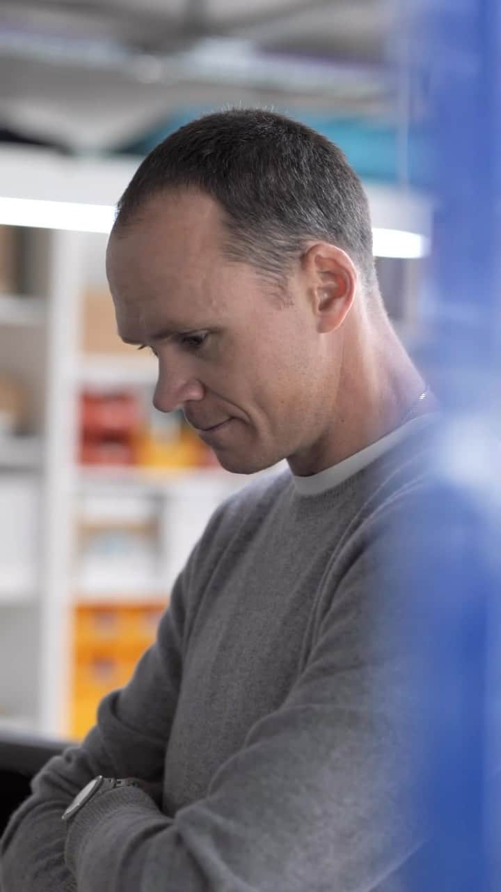クリス・フルームのインスタグラム：「🚴 4x Tour de France winner @chrisfroome is passionate about innovation, tech, and the data that can help you be your best self. So are we. The team in Paris had the honor of welcoming Chris earlier this month where we opened our stage for a Q&A with our favorite rider in the peloton. Watch it now: bit.ly/Withings-ChrisFroome」