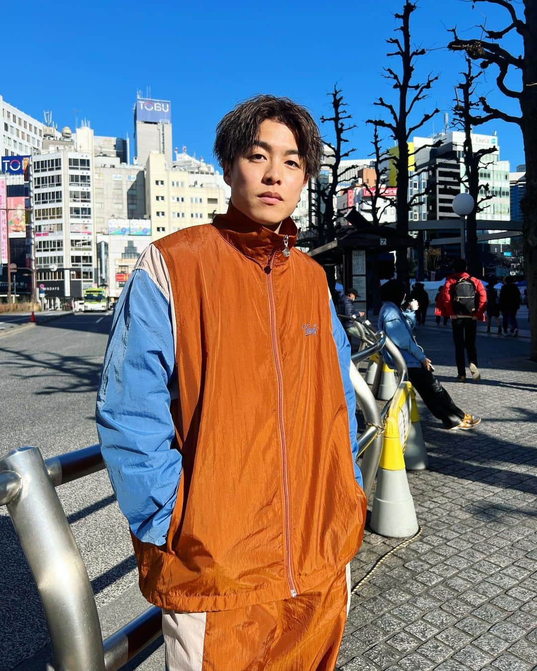 かっくんのインスタグラム：「・ NEWセットアップ&NEWヘアー😎 春近づいてきてるやんっ。」