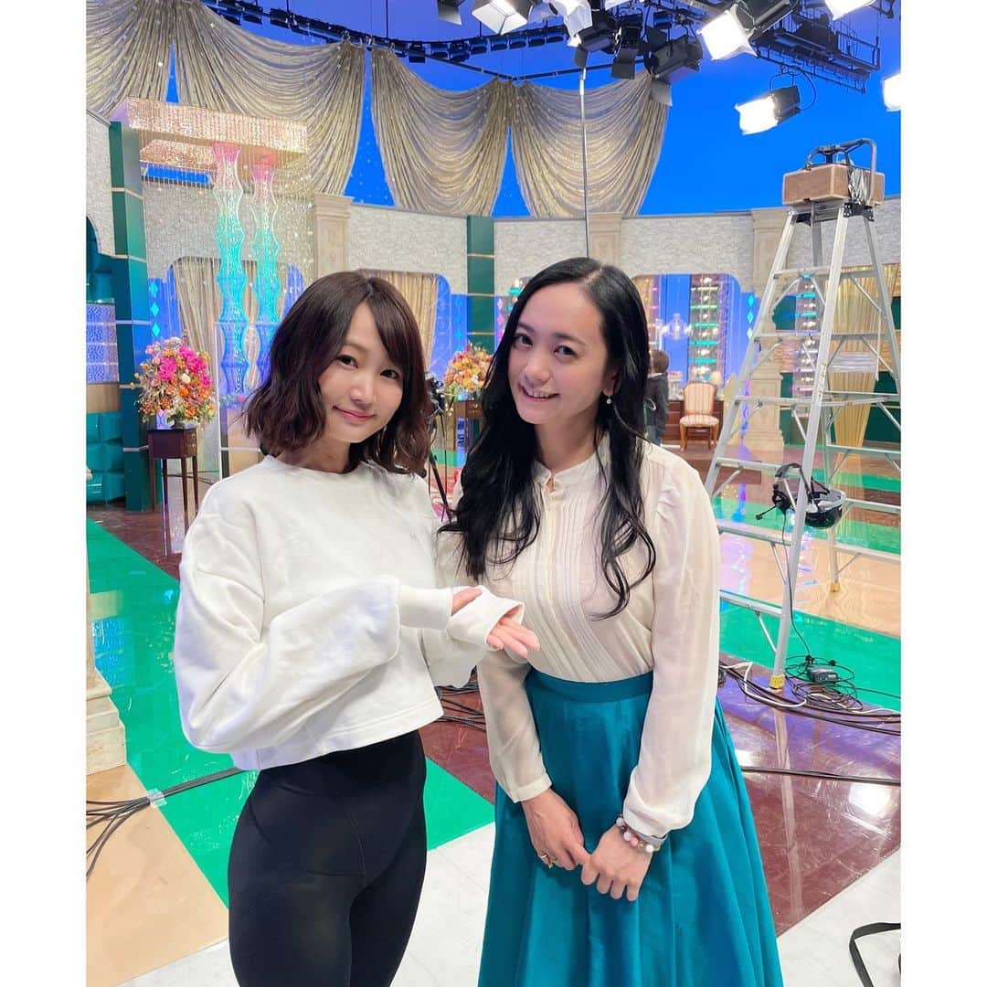 脊山麻理子さんのインスタグラム写真 - (脊山麻理子Instagram)「テレビ東京の「忖度なし!?長嶋一茂の正直通販！～ヒット商品の秘密＆舞台裏ストーリー～」に出演しました♡私は2ヶ月で10キロ痩せてからずっと愛用している、BODY ARCHIのナイトスパッツを、BODY ARCHIの可愛すぎる表参道店長の手塚店長と一緒にご紹介しました♡BODY ARCHIに入会した方だけしか買えない商品で、私は1年中履いてます♡  長嶋一茂さんや森泉さんとは日テレで共演して以来の再会でした♡覚えていて下さり嬉しかったです♡テレ東のSPY×FAMILYのフォトスペースでも撮影♡楽しい収録でした♡ #テレビ東京 #忖度なし #長嶋一茂の正直通販 #BODYARCHI #2ヶ月でマイナス10キロ #1年キープ #リバウンドなし #ナイトスパッツ #日中も愛用 #1年中履いてます」3月22日 20時04分 - mariko_seyama_milkpon