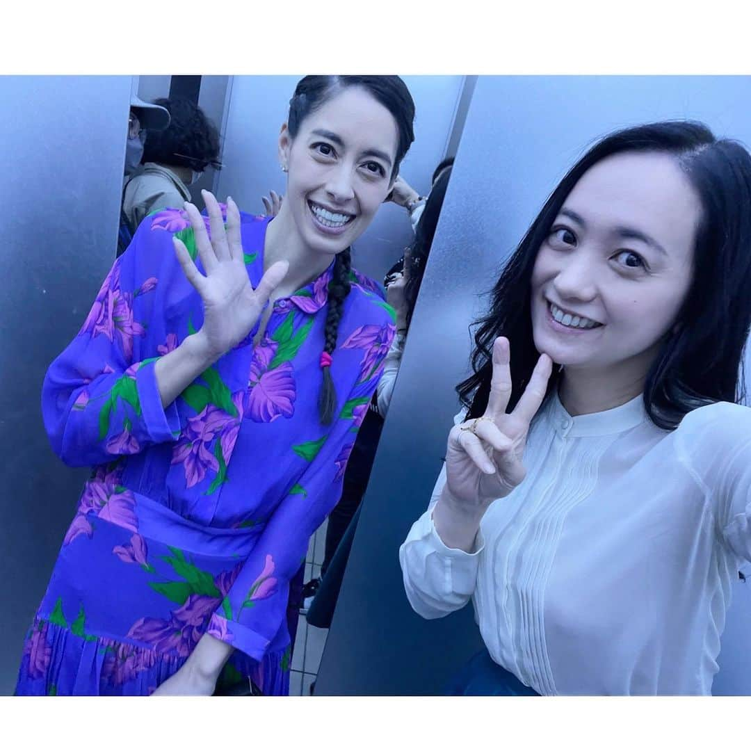 脊山麻理子さんのインスタグラム写真 - (脊山麻理子Instagram)「テレビ東京の「忖度なし!?長嶋一茂の正直通販！～ヒット商品の秘密＆舞台裏ストーリー～」に出演しました♡私は2ヶ月で10キロ痩せてからずっと愛用している、BODY ARCHIのナイトスパッツを、BODY ARCHIの可愛すぎる表参道店長の手塚店長と一緒にご紹介しました♡BODY ARCHIに入会した方だけしか買えない商品で、私は1年中履いてます♡  長嶋一茂さんや森泉さんとは日テレで共演して以来の再会でした♡覚えていて下さり嬉しかったです♡テレ東のSPY×FAMILYのフォトスペースでも撮影♡楽しい収録でした♡ #テレビ東京 #忖度なし #長嶋一茂の正直通販 #BODYARCHI #2ヶ月でマイナス10キロ #1年キープ #リバウンドなし #ナイトスパッツ #日中も愛用 #1年中履いてます」3月22日 20時04分 - mariko_seyama_milkpon