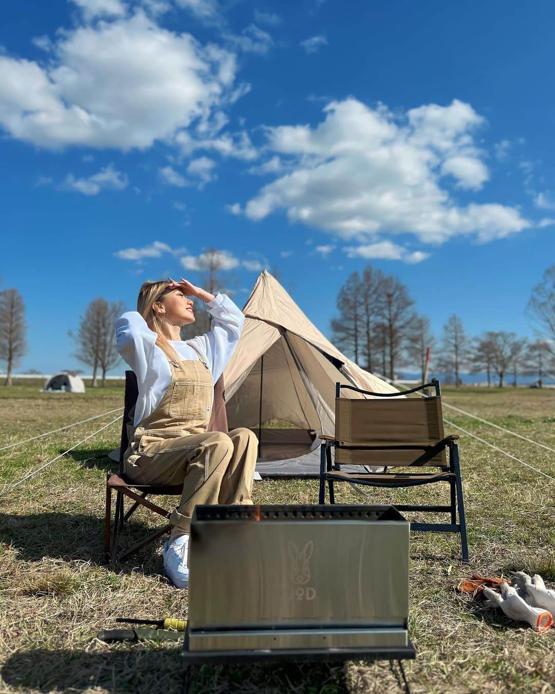 ENAのインスタグラム：「キャンプ撮影の日⛺️ 天気も最高でキャンプ日和すぎたし 楽しかった🌸 完成お楽しみに〜❤️‍🔥  #キャンプ #キャンプ女子 #キャンプコーデ #デイキャンプ #デイキャンプデビュー」
