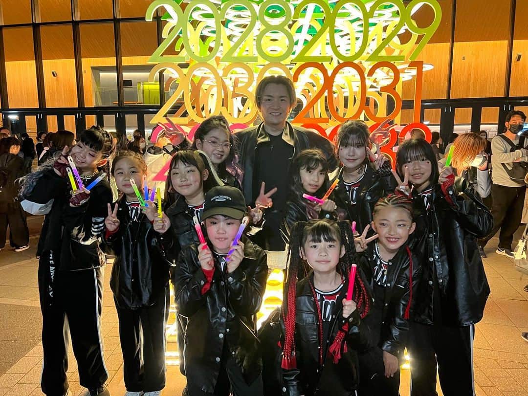 細川優のインスタグラム：「3年ぶりの開催Dance Nation無事閉幕しました😁  こんなご時世でなかなか思うように活動出来なかったこともありましたが、今回無事子供たちの笑顔で溢れた発表会を終えることができました👏  NAS瀬谷 NAS若葉台  ナンバーに出てくれたみんなありがとう！そしてかっこよかったぞー👍キラキラしてた😁  今回久しぶりのインストラクターナンバーにも出演🥳これからもやはり踊っていきたいなと思える素敵なナンバーでした🙇‍♂️  関係者の皆様も二日間お疲れ様でした🙇‍♂️😁  全てのみんなにビガッ👍👍👍👍  #dancenation #avexdancemaster #dn2023 #nas若葉台 #nas瀬谷」