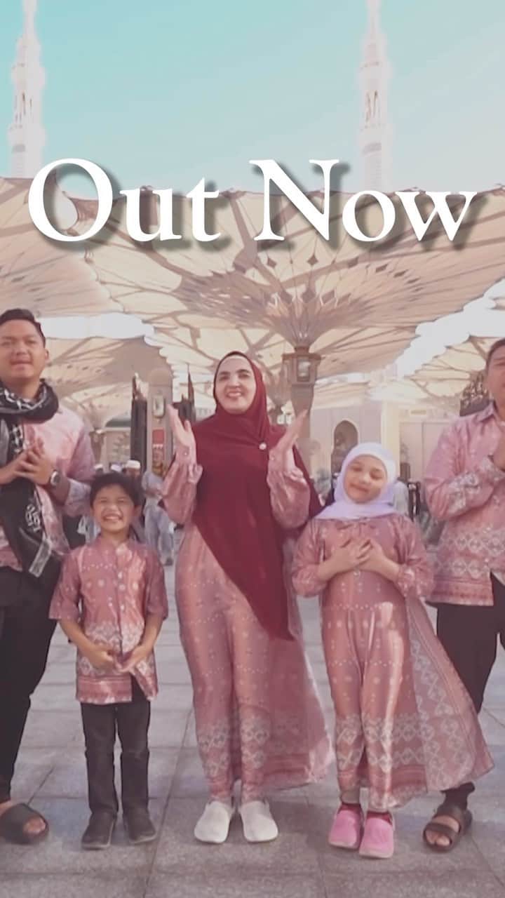 Keluarga A5のインスタグラム：「“DOA”… Lagu terbaru dari kami The Hermansyah, untuk Menyambut Bulan Suci Ramadhan 1444 H. Maaf lahir batin yaa semuaa✨🥰 Jangan lupa untuk dengerin di Youtube @hijaumusik」