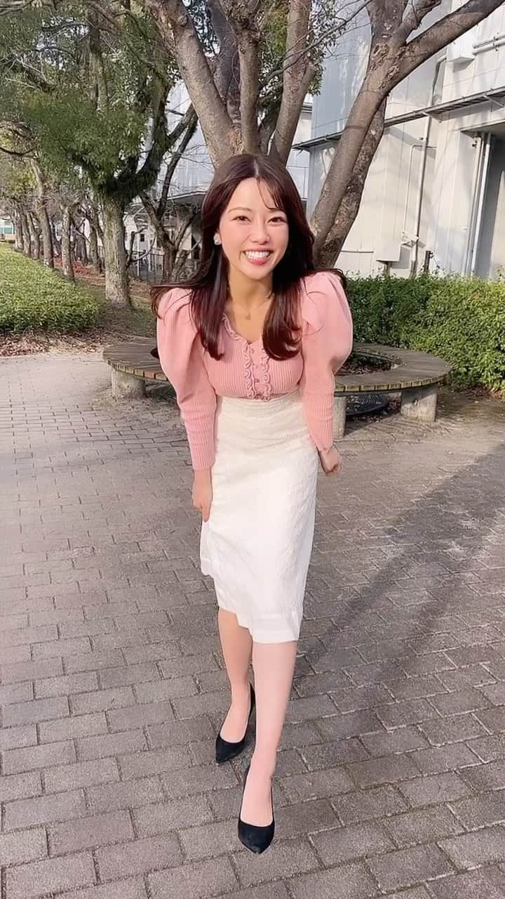 八幡美咲のインスタグラム：「いつかのフロントドア後☺️💓 仲良しの報道内勤ちゃんが撮ってくれました🌸  桜を意識した衣装です(՞ ܸ. .ܸ՞)︎♡  衣装 @rcawaii」