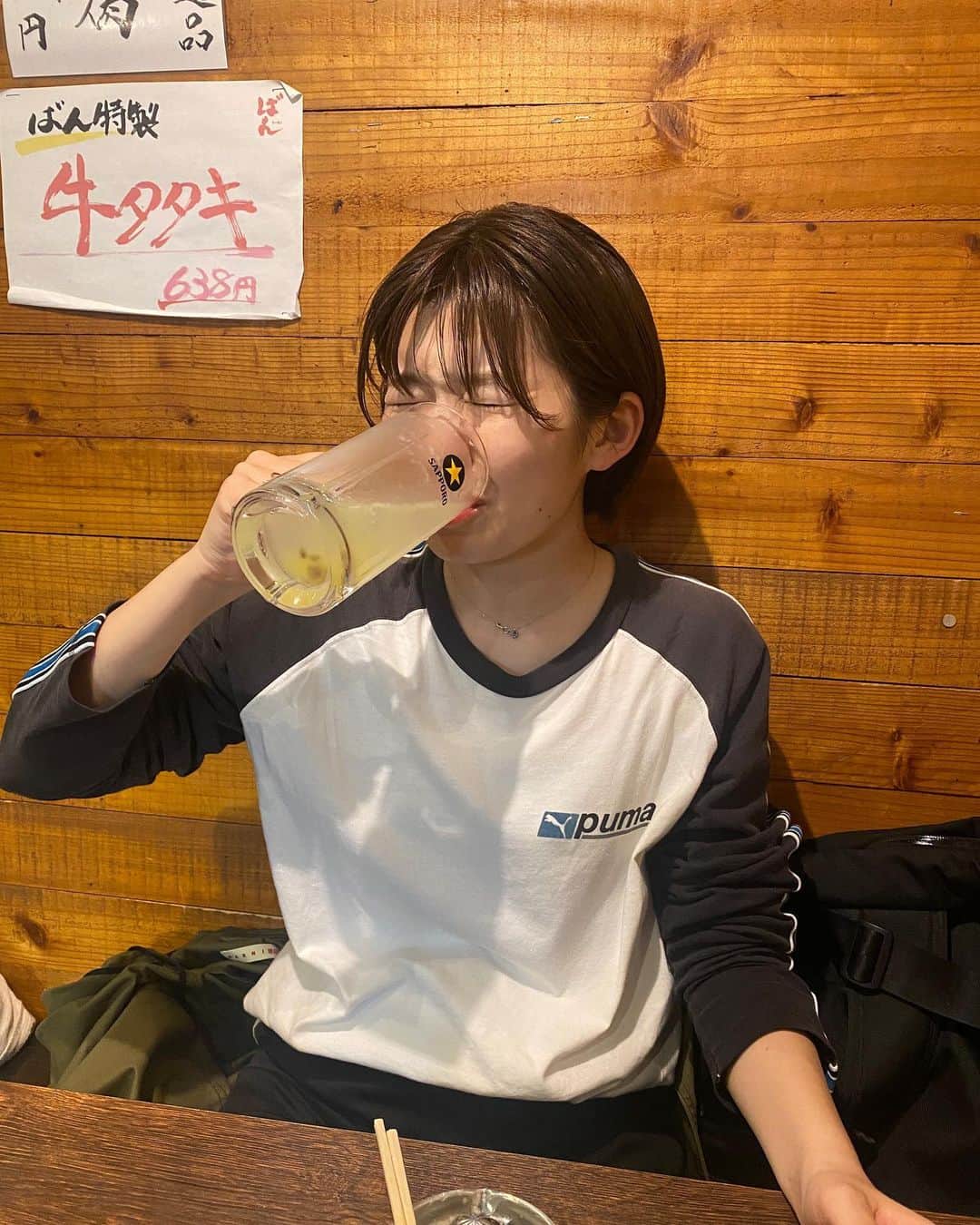 りっちゃんさんのインスタグラム写真 - (りっちゃんInstagram)「中目黒で飲んだ日🍺  @arleee_nakameguro で美味しいクラフトビール飲みながら目黒川沿い花見して（まだ五分咲きだったけど笑）、 @nakame_ban でレモンサワー飲んで、 @seirinkan.info でピザ食べて、 @tohachi_nakameguro の雰囲気最高で、 桜は満開じゃなかったけどとても幸せな夜でした✌️  #中目黒 #中目黒居酒屋 #中目黒グルメ #ビール女子 #ビール最高 #ビール好きな人と繋がりたい #コンパクトショート #コンパクトボブ #ハンサムショート #ハンサムショート女子 #ハンサムマッシュ #ショートヘア #ショートボブ #ショートカット #マッシュショート」3月22日 20時34分 - ricchan_96