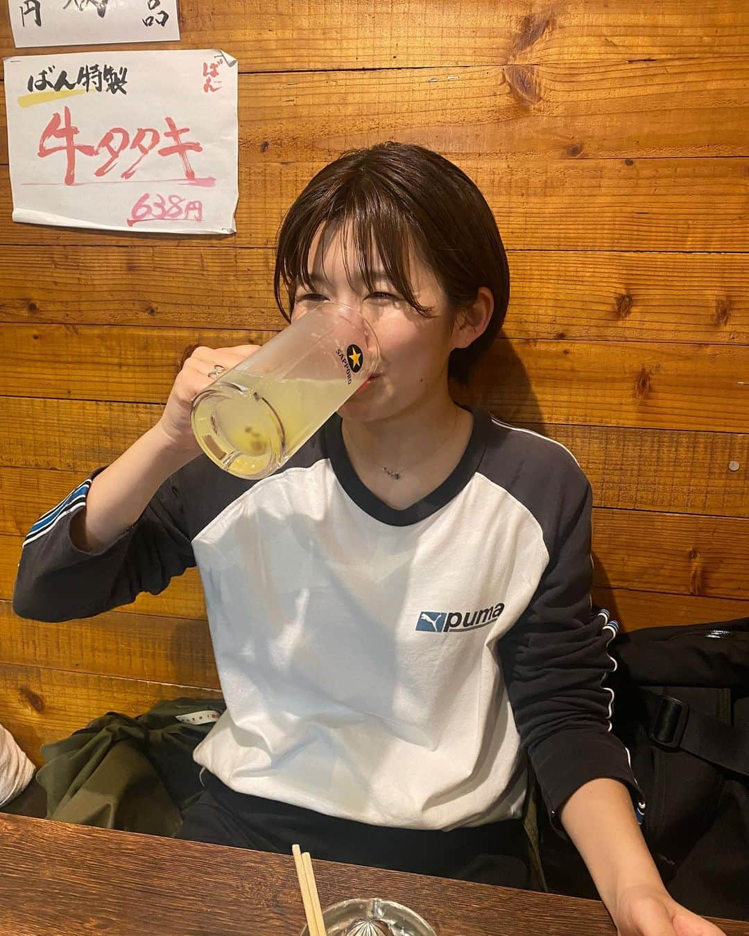 りっちゃんさんのインスタグラム写真 - (りっちゃんInstagram)「中目黒で飲んだ日🍺  @arleee_nakameguro で美味しいクラフトビール飲みながら目黒川沿い花見して（まだ五分咲きだったけど笑）、 @nakame_ban でレモンサワー飲んで、 @seirinkan.info でピザ食べて、 @tohachi_nakameguro の雰囲気最高で、 桜は満開じゃなかったけどとても幸せな夜でした✌️  #中目黒 #中目黒居酒屋 #中目黒グルメ #ビール女子 #ビール最高 #ビール好きな人と繋がりたい #コンパクトショート #コンパクトボブ #ハンサムショート #ハンサムショート女子 #ハンサムマッシュ #ショートヘア #ショートボブ #ショートカット #マッシュショート」3月22日 20時34分 - ricchan_96