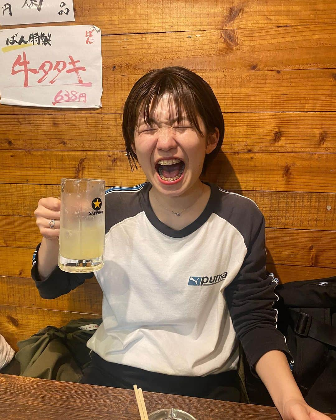 りっちゃんさんのインスタグラム写真 - (りっちゃんInstagram)「中目黒で飲んだ日🍺  @arleee_nakameguro で美味しいクラフトビール飲みながら目黒川沿い花見して（まだ五分咲きだったけど笑）、 @nakame_ban でレモンサワー飲んで、 @seirinkan.info でピザ食べて、 @tohachi_nakameguro の雰囲気最高で、 桜は満開じゃなかったけどとても幸せな夜でした✌️  #中目黒 #中目黒居酒屋 #中目黒グルメ #ビール女子 #ビール最高 #ビール好きな人と繋がりたい #コンパクトショート #コンパクトボブ #ハンサムショート #ハンサムショート女子 #ハンサムマッシュ #ショートヘア #ショートボブ #ショートカット #マッシュショート」3月22日 20時34分 - ricchan_96