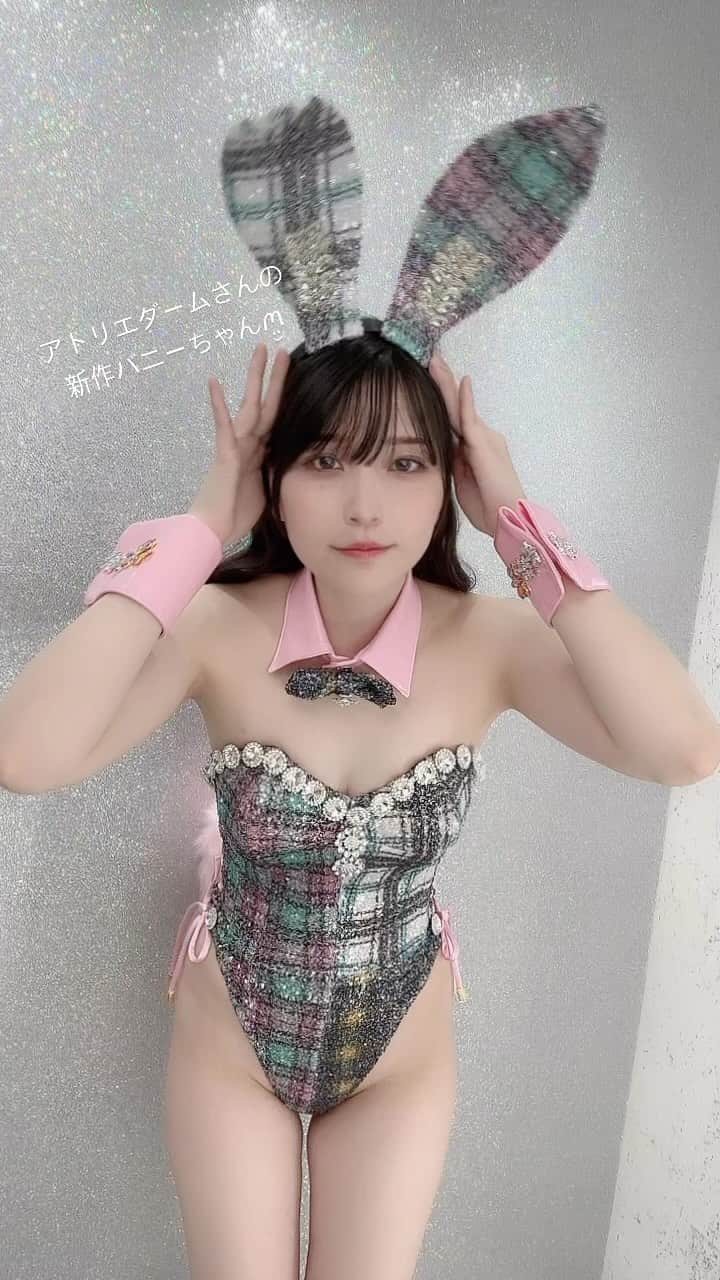 あまつ様のインスタグラム：「アトリエダームさんの新作バニーꪔ̤̮  特大の尻尾とオシャレなチェック柄が春ぽくて最強の可愛さ🥹🤍」