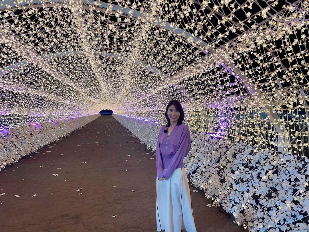 芦崎愛のインスタグラム：「.  都内は桜が満開ですね🌸 皆さんお花見してますか？  わたしは先日TCKの桜のトンネルでお花見気分。  まだ寒くて震えながらの撮影でしたが、 みんなにも会えて賑やかな夜になりました✨  #イルミネーション #桜のトンネル #tck #競馬場  (今の時期メガイルミは営業していませんが、トゥインクルレースは来週から始まりますよ！)」