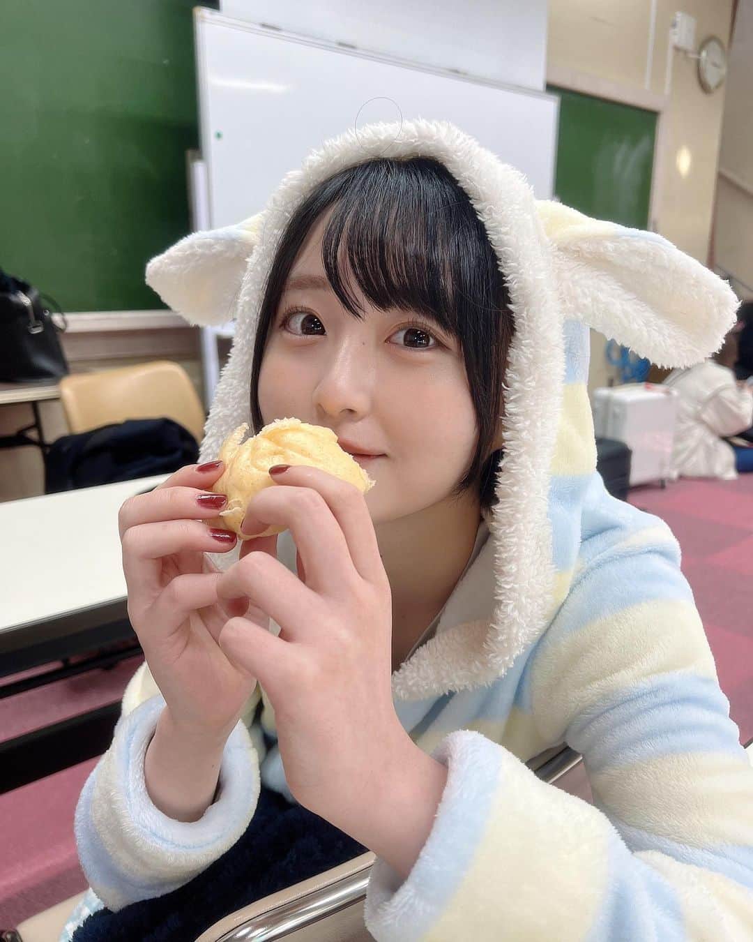 市村愛里のインスタグラム：「もぐもぐ。𖦹. ̫ .𖦹」