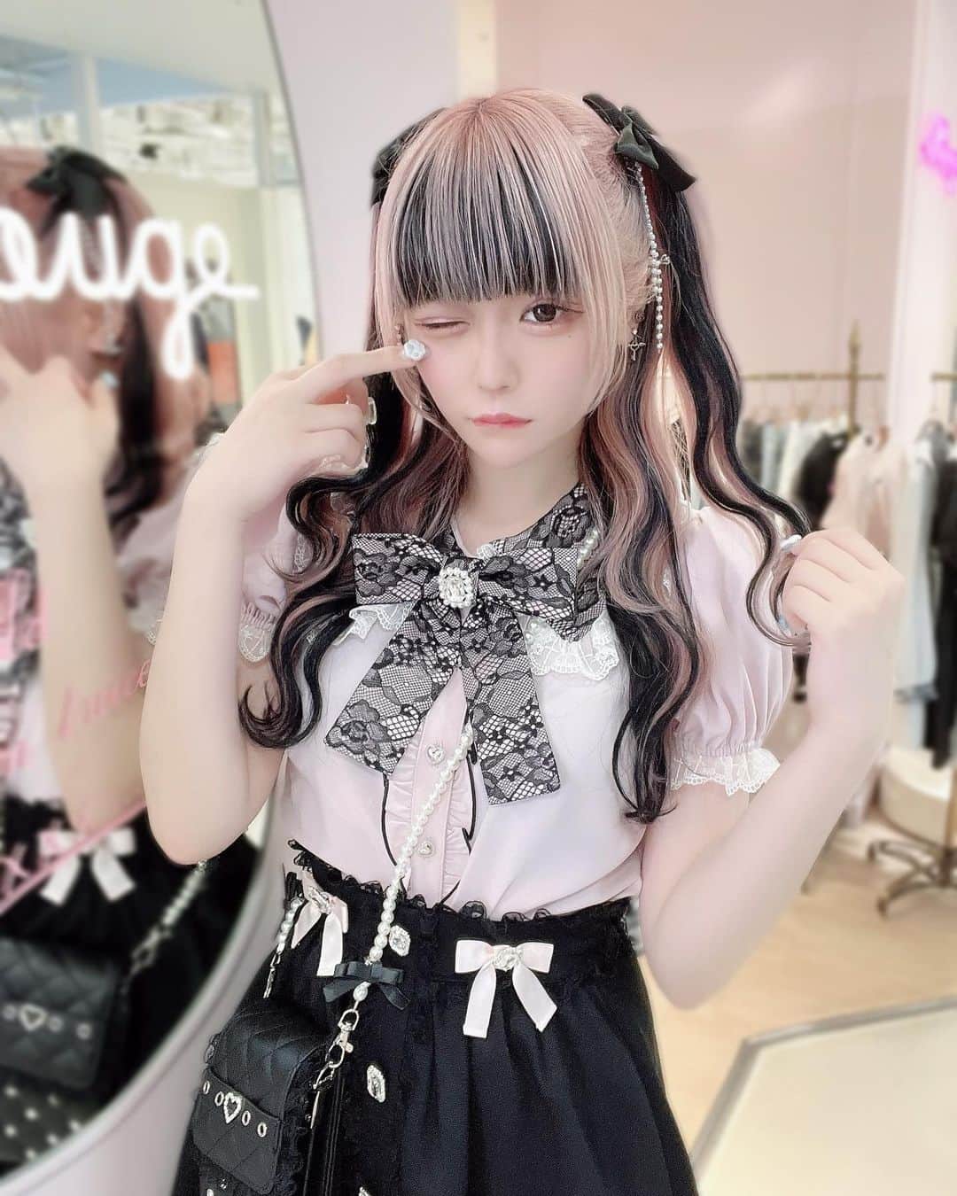 のインスタグラム：「ㅤㅤㅤㅤㅤㅤㅤㅤㅤㅤㅤㅤㅤ ぴえんだね₍ᐡっ ̫-ᐡ₎ᐝ ㅤㅤㅤㅤㅤㅤㅤㅤㅤㅤㅤㅤㅤ #ankrouge #アンクルージュ #ラフォーレ原宿 #原宿 #地雷女 #地雷系女子 #地雷 #地雷メイク #地雷系女子と繋がりたい #量産型ヲタク #隠しきれないヲタク #量産型 #ピンクヘアー #ピンク髪 #ピンク #ハーフツイン #前髪インナーカラー #黒インナー #自撮り界隈 #自撮り #いいね返し #自発ください #ootd #instafashion #japanesegirl #アパレル店員」