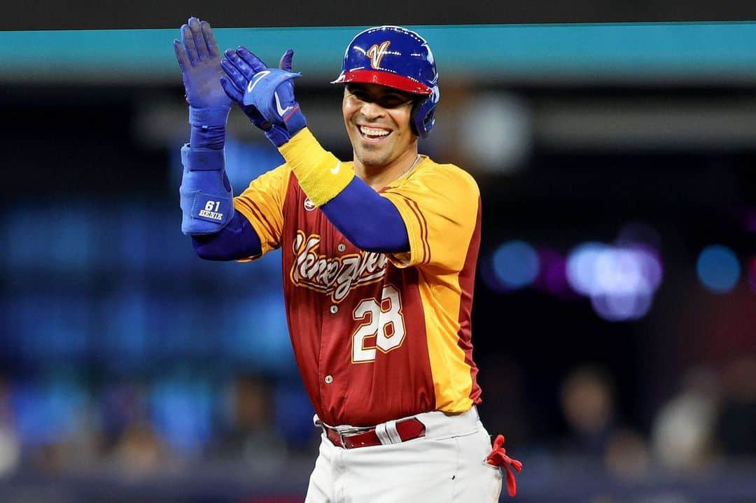 ロビンソン・チリノスのインスタグラム：「Gracias señor Jesús,  Orgulloso de todo mi Equipo de cada integrante por su entrega y compromiso con Dios y  todos los Venezolanos. Tengo Fe de lo que avanzamos en este Clásico mundial será grandioso para las siguientes generaciones. No se gano pero se avanzó a la dirección correcta. 🙏🫡🇻🇪」