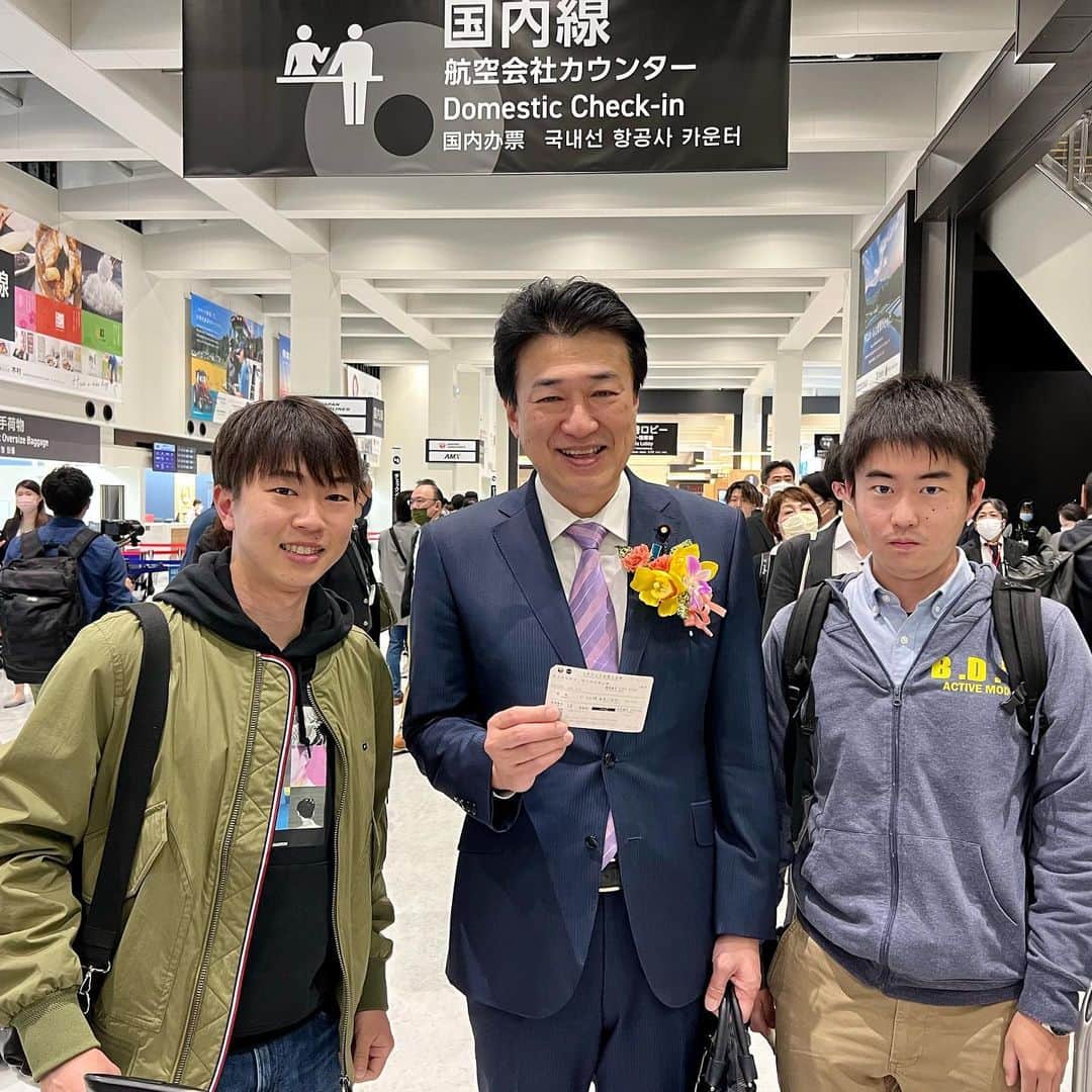 木原稔のインスタグラム：「本日、供用開始❗️新しい熊本空港の初便に搭乗します‼️」
