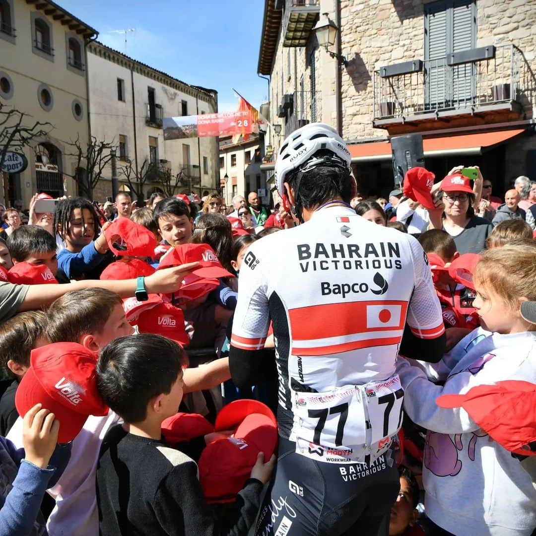 新城幸也のインスタグラム：「@voltacatalunya Stage3 ✅ クイーンステージを無事にゴール  #カタルーニャは毎日がクイーンステージな気がするけど 🤣  📸 Photo : @iimiwa  #bahrainvictorious  #VoltaCatalunya102  #カタルーニャ #スペイン #ロードレース   @teambahrainvictorious  @cn_bahrainvictorious」