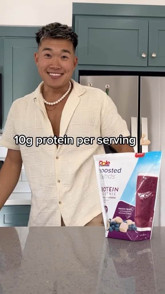 Dole Packaged Foods（ドール）のインスタグラム：「Starting my LA day the smoooothest way with @dolesunshine’s protein smoothie 🍌🫐✨  #getblending #dolesunshine #sponsored」