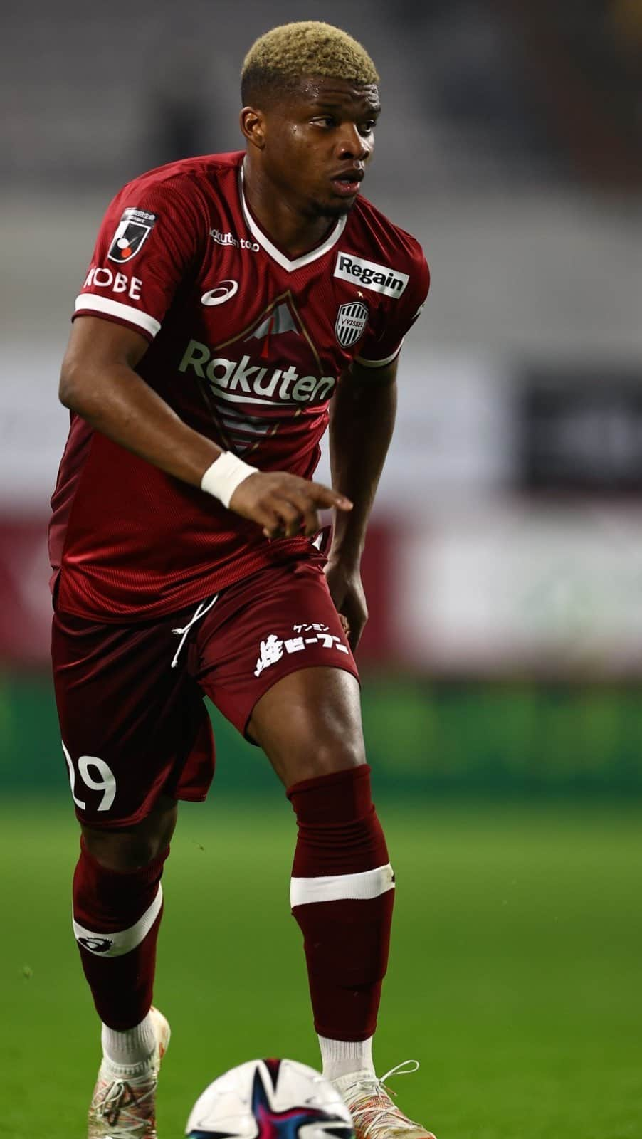 リンコンのインスタグラム：「Grande coisas estão por vir 🇯🇵🙌🏿 Estou muito feliz em retornar ao @visselkobe e grato por todo apoio e confiança do clube e dos torcedores comigo. Tenho certeza que vamos viver grandes momentos juntos!  WE ARE KOBE! 💪🏿👊🏿  Great things are to come 🇯🇵🙌🏿 I’m very happy to come back to @visselkobe and grateful for all the support and trust from the club and the fans with me. I’m sure we’ll live great moments together! WE ARE KOBE! 💪🏿👊🏿」