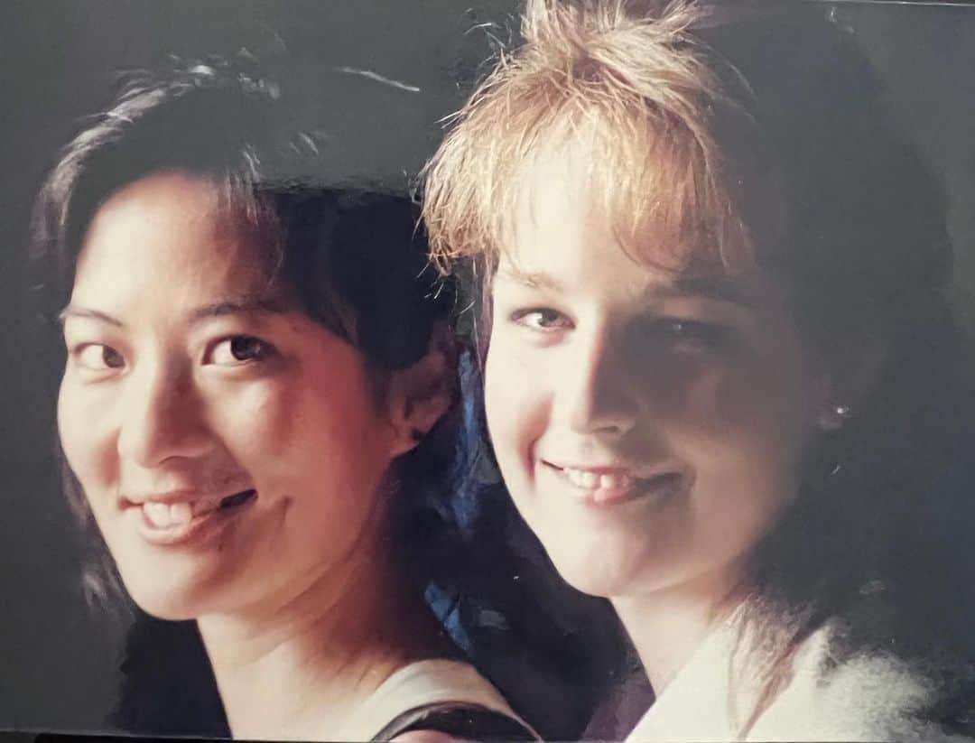 ヘレン・ハントのインスタグラム：「Beloved beautiful friend Rosalind Chao. Then and now ❤️❤️  @chao_time  @davidhumekennerly」