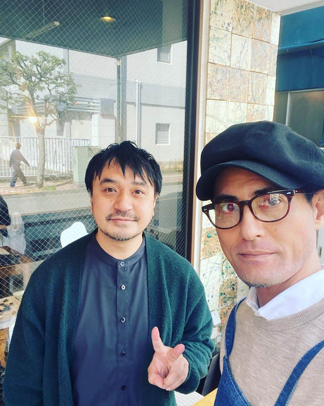 青木伸輔さんのインスタグラム写真 - (青木伸輔Instagram)「本日は久しぶりにYouTubeチャンネル「映画かよ！Like in Movies」チームと共に、「映画きよ！」ではない撮影をしてきました。武雄ちゃんもいい味出してました！面白く仕上がりそうです。 #映画かよ #likeinmovies #伊藤武雄」3月22日 23時00分 - shinsuke.aoki