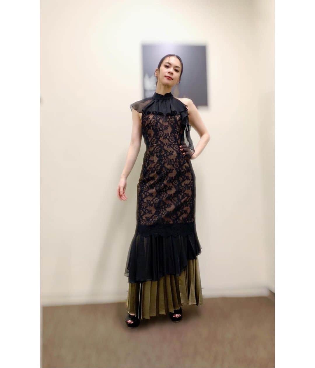 小柳ゆきのインスタグラム：「本日のお衣装👗 ヘアも素敵だったのに写真撮り忘れてしまった… 後ろが三つ編み3個あって素敵なのです。 次回こそは撮ろう。  dress: @andyoudressingroom  stylist: @stokyo.uma  hair&make: @anr1106」