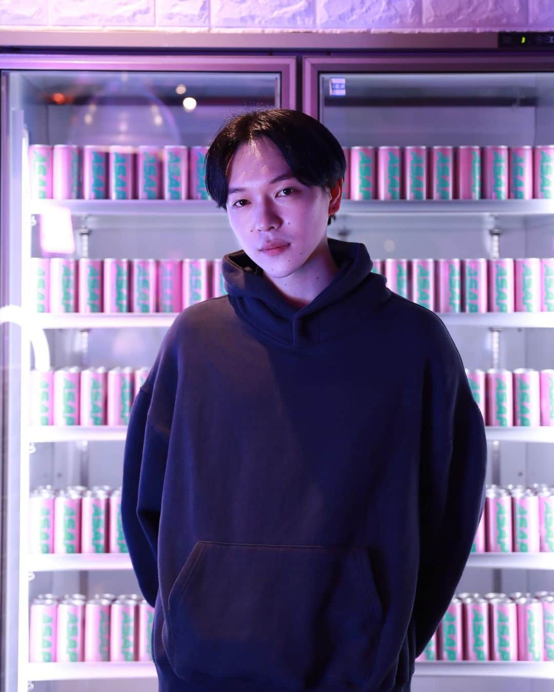 NAOPISのインスタグラム：「⁡ 昨日伺ってきた新しくローンチしたエナジードリンクASAP CLUB( @asapclub_official )のローンチイベントへ🔥💖💙 ⁡ 日々エナジードリンク必須な自分には朗報すぎる！！🗣 ⁡ 先ずはファーストインパクトでビジュアルが最高に可愛い！ 自身で飲むのはもちろんだけど差し入れにももってこいだなと🛍 ⁡ 味は2種類ブルーのAWAKENとピンクのBalanceD！ ⁡ AWAKENはベーシックなエナジードリンクの フレーバーでキレがある飲みごたえ。 ⁡ BalanceDはフルーティで優しくリラックスできるフレーバーでとっても飲みやすい！ ⁡ 個人的にはAWAKENがタイプ！🔥 ⁡ 全国のドラッグストア、スーパーで今日から買えるので是非見かけたら飲んでみて！☺️ ⁡ みんなで覚醒しよ👁👄👁  ⁡ では今日もいい夜を🌉 ⁡ #ASAP #エイサップ　#asapclub」