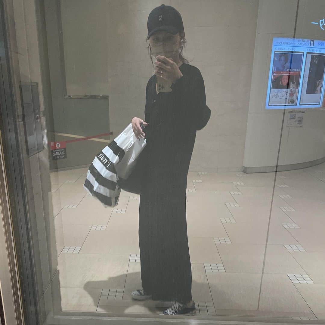 佐々木かいのインスタグラム：「今日はびっくりするくらい暑かったですが、 都内は桜が綺麗に咲いていましたし、 先月産まれた友人の赤ちゃん 可愛すぎました👶🍼🥹🌸♡」