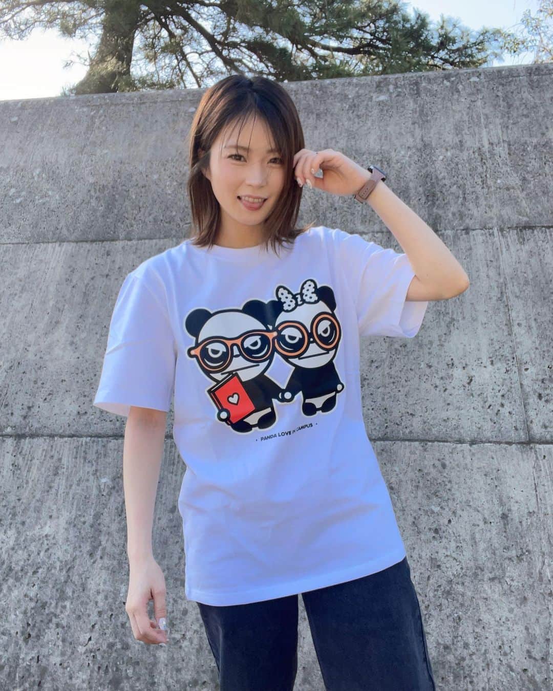 小林ひろみさんのインスタグラム写真 - (小林ひろみInstagram)「🐼🐼🐼  この前フーディGETしてから めちゃくちゃお気に入りの @hipandajapan_official で TシャツもGETしたよーっ🐼💓  この日は暖かくて甥っ子と公園 走り回ったけん半袖で丁度良かった😂  デザイン可愛いし 何よりパンダの目付きが好き😂‼️  今回はメンズのMサイズ着用  レディースもあるからみんなチェック してみてね😍  #徳島　#田舎暮らし　#元アイドル  PR @hipandajapan_official #hipanda #ハイパンダ #ストリートブランド #ストリートファッションコーデ #ロゴtシャツ」3月22日 23時18分 - kobahiro0312