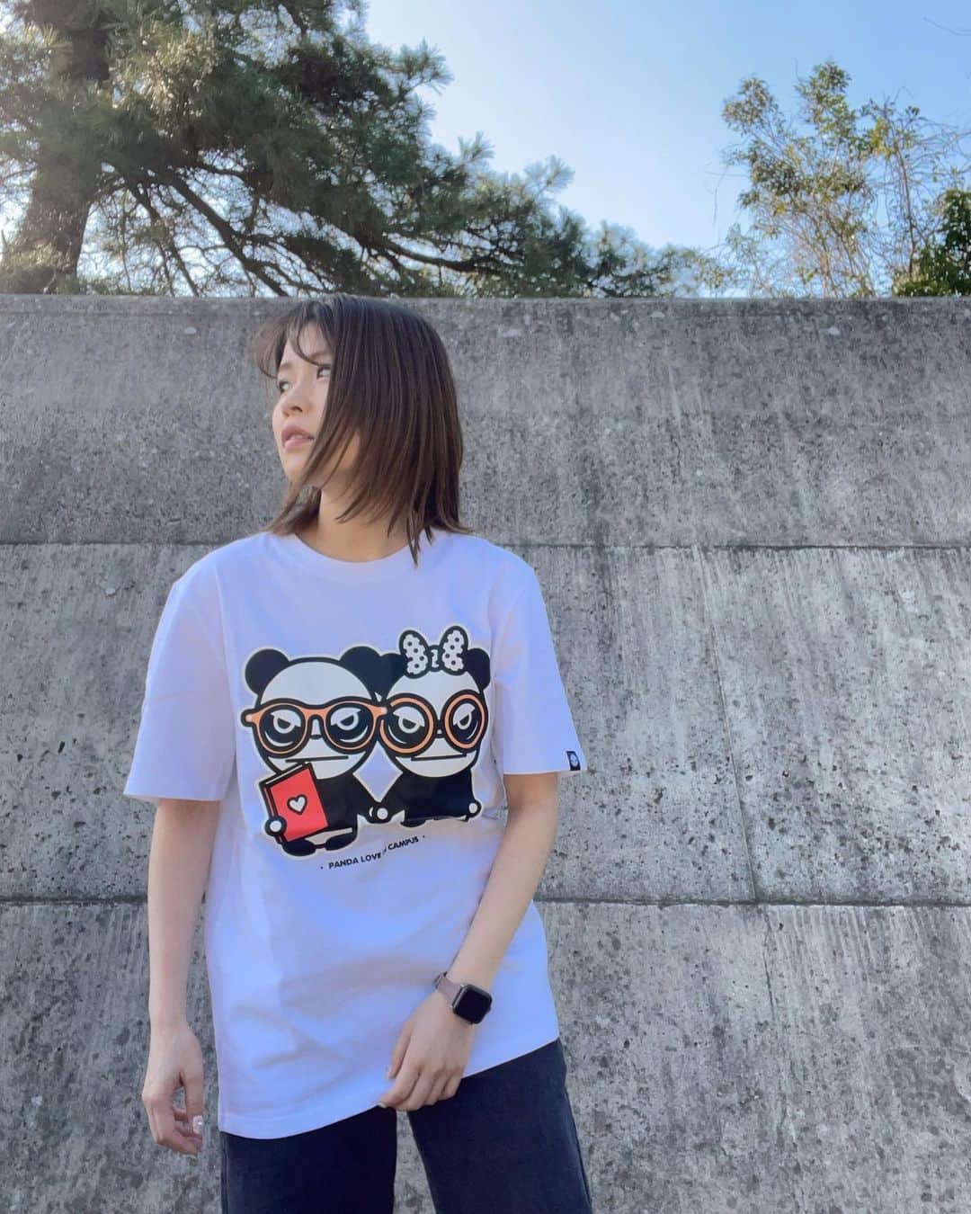 小林ひろみさんのインスタグラム写真 - (小林ひろみInstagram)「🐼🐼🐼  この前フーディGETしてから めちゃくちゃお気に入りの @hipandajapan_official で TシャツもGETしたよーっ🐼💓  この日は暖かくて甥っ子と公園 走り回ったけん半袖で丁度良かった😂  デザイン可愛いし 何よりパンダの目付きが好き😂‼️  今回はメンズのMサイズ着用  レディースもあるからみんなチェック してみてね😍  #徳島　#田舎暮らし　#元アイドル  PR @hipandajapan_official #hipanda #ハイパンダ #ストリートブランド #ストリートファッションコーデ #ロゴtシャツ」3月22日 23時18分 - kobahiro0312