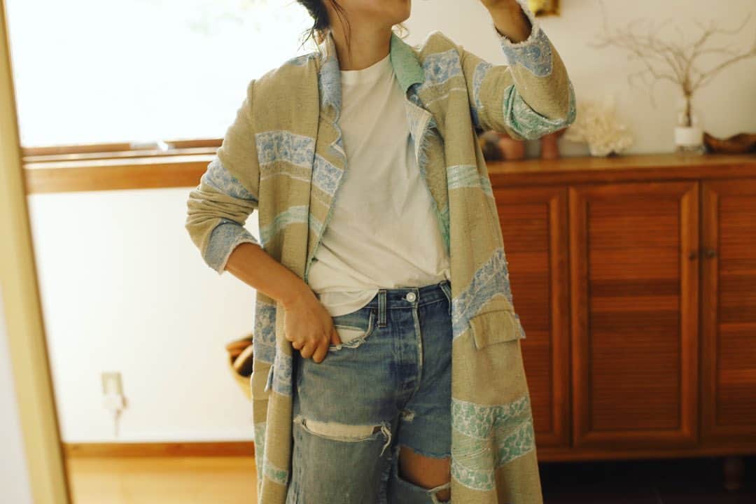 Kojima reikoさんのインスタグラム写真 - (Kojima reikoInstagram)「...  カジュアルすぎる服にも 一枚サラリと羽織るだけで、 ちゃんと大人。  @forte_forte.ginza」3月22日 23時20分 - reikokojima