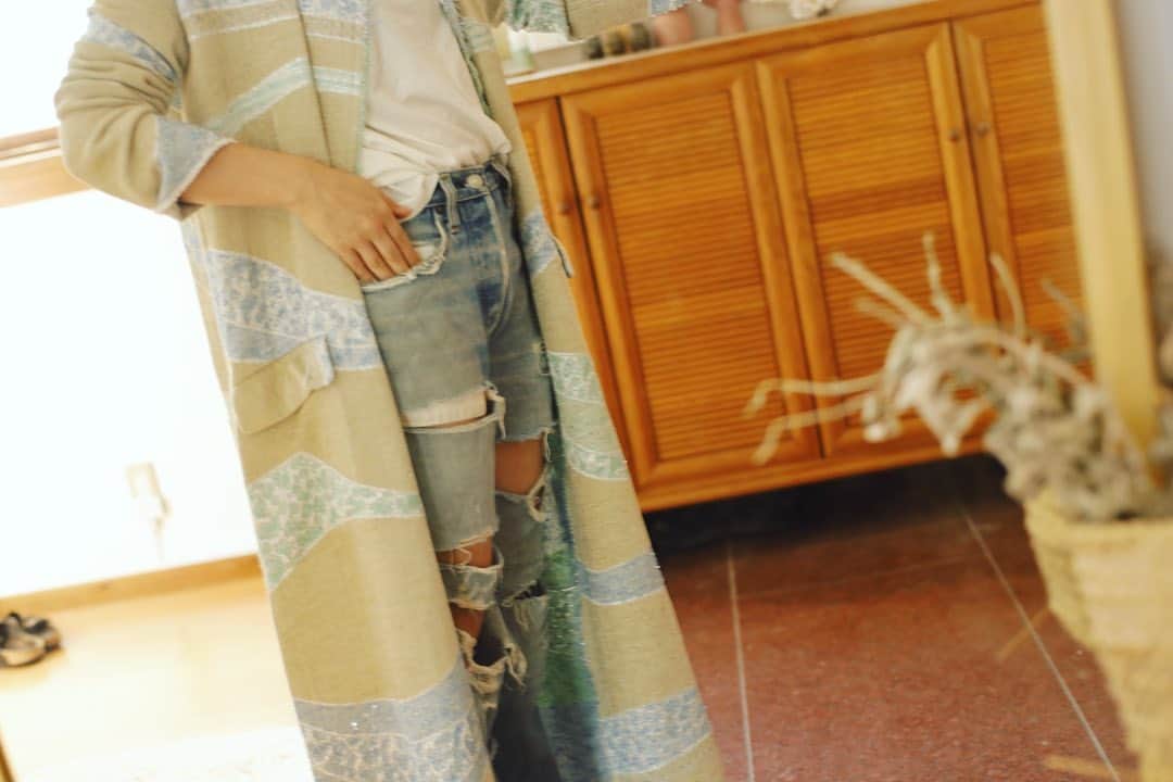 Kojima reikoさんのインスタグラム写真 - (Kojima reikoInstagram)「...  カジュアルすぎる服にも 一枚サラリと羽織るだけで、 ちゃんと大人。  @forte_forte.ginza」3月22日 23時20分 - reikokojima