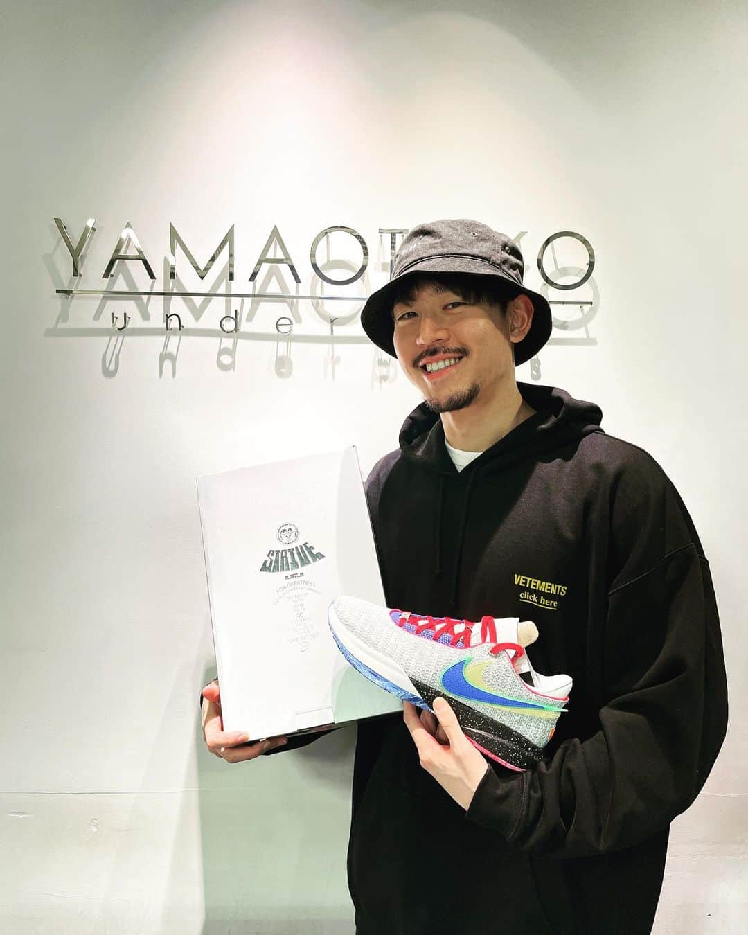 長谷川惠一のインスタグラム：「NEWバッシュGET👟🏀  これでバスケも頑張れる⛹️  5月の試合に向けて練習や😤💪🏼💪🏼  thank you @yamaotokofootgear  @ud_daizen21   #basketball #バッシュ #nike #lebron20」
