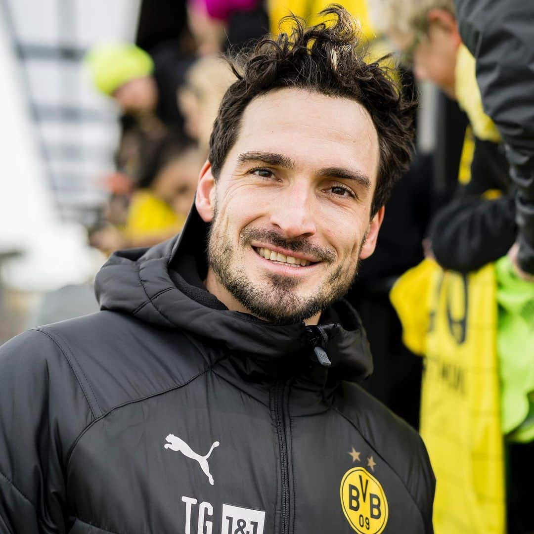 マッツ・フメルスのインスタグラム：「Wilde Frise beim öffentlichen Training ⚽️ 📸」