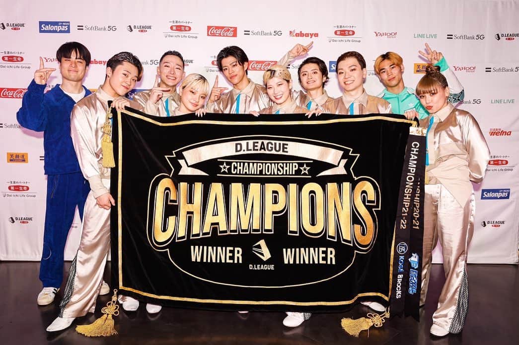 TAKUMIのインスタグラム：「ROUND11に勝利し、念願のシーズン優勝を達成することができました😭🔥　本当にありがとうございます！ 更にはMVDにも選んでいただいて最高の日になりました。  このシーズン優勝まで沢山の事がありました。 メンバー、FISHさん、レジットスタッフ、オーナーの曽山さんを始めとするサイバーエージェントの皆様、スポンサーの皆様、沢山の方に感謝の気持ちでいっぱいです。 そして、なによりずーっと応援し続けてくれたレジポッセの皆様。 本当に皆さんのおかげで優勝できました！ 良い報告ができて嬉しいです😊 いつもありがとうございます！  ここからはチャンピオンシップ制覇に向けて、さらに気を引き締めて頑張ります！💪🔥」